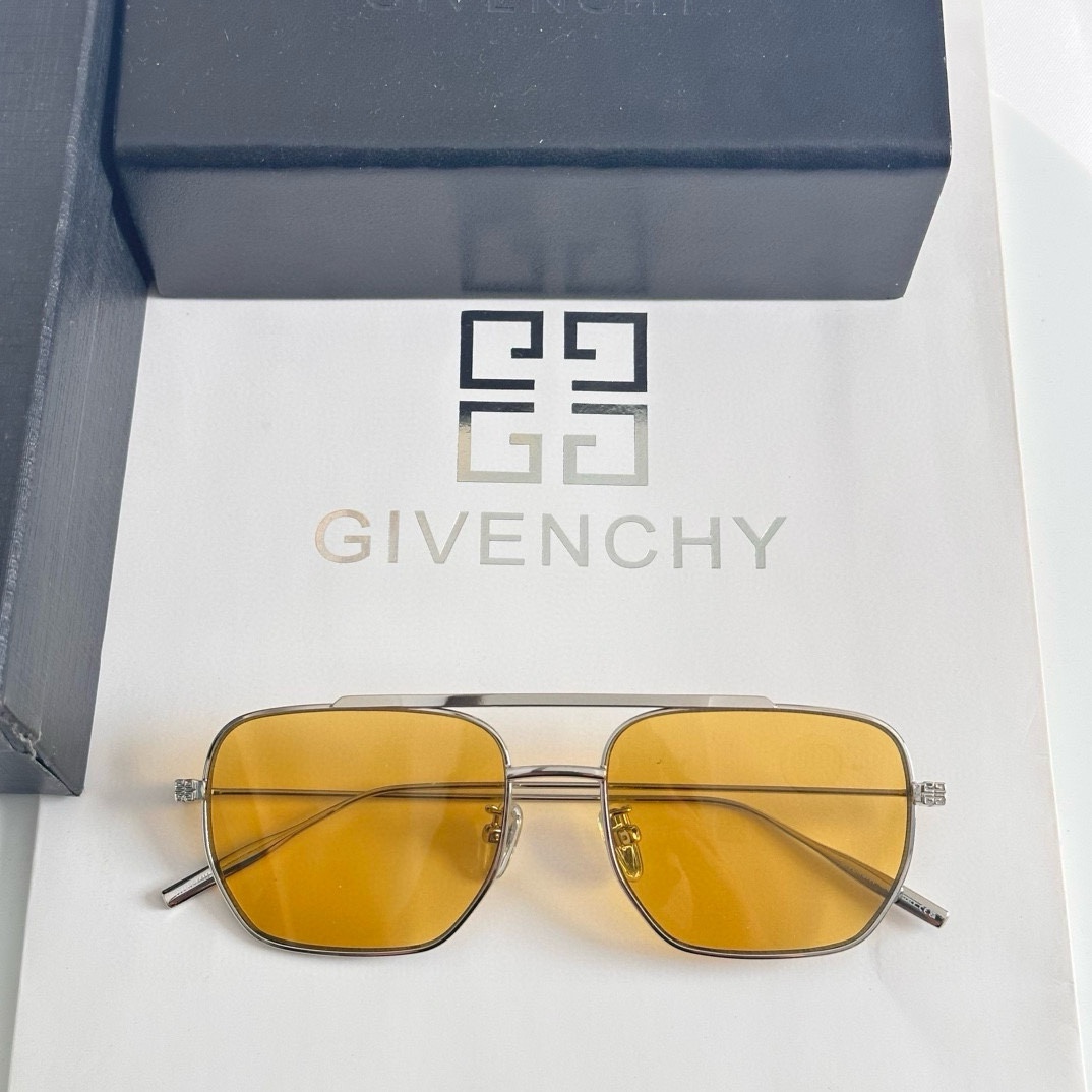 ‼️Givench*纪梵希限定系列~经典方形镜框
ModelGV40041U
Size55口19-145