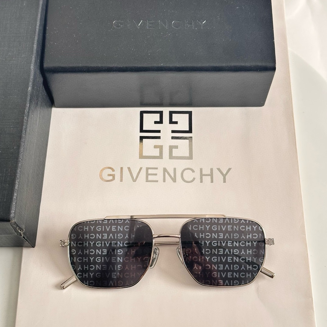 ‼️Givench*纪梵希限定系列~经典方形镜框
ModelGV40041U
Size55口19-145