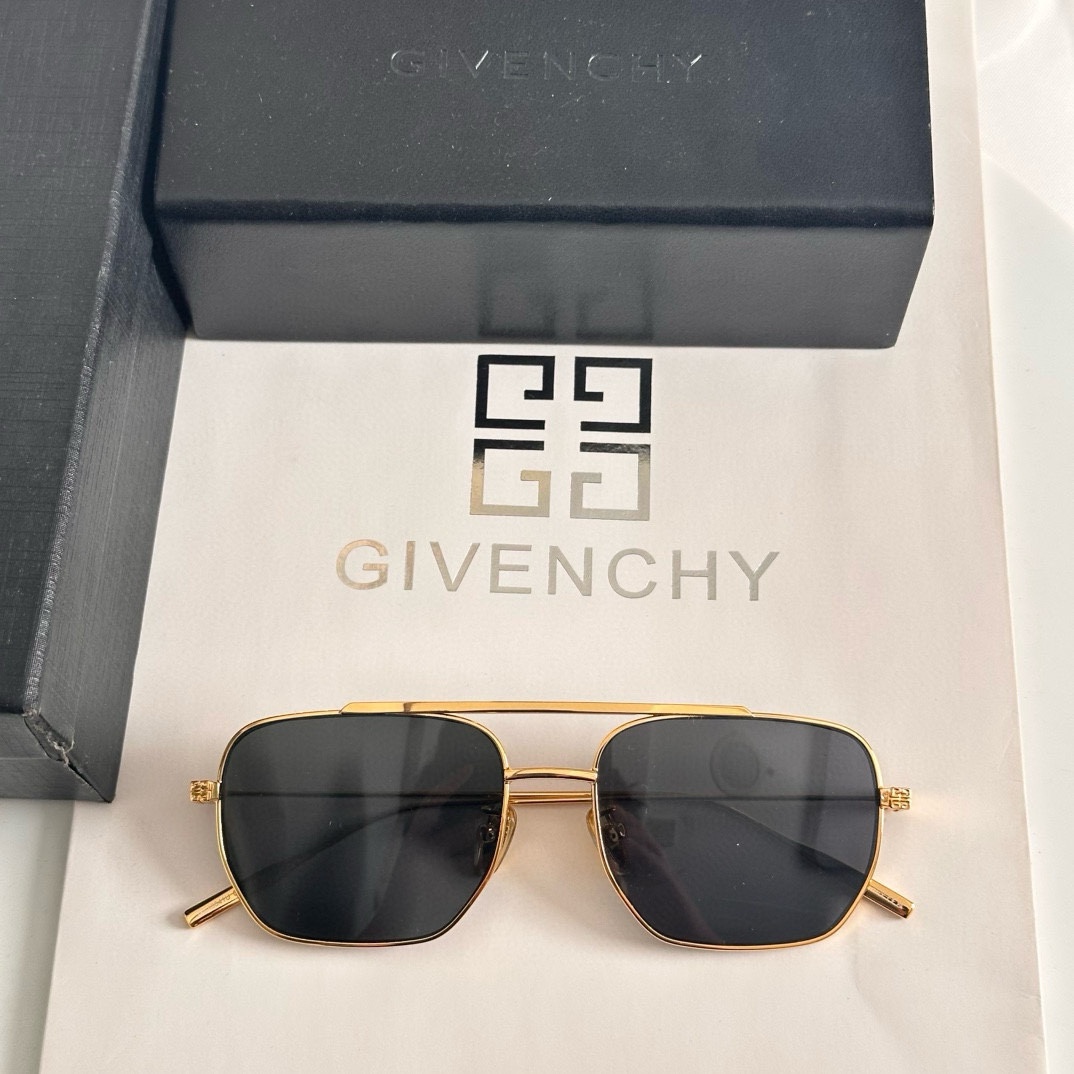 ‼️Givench*纪梵希限定系列~经典方形镜框
ModelGV40041U
Size55口19-145