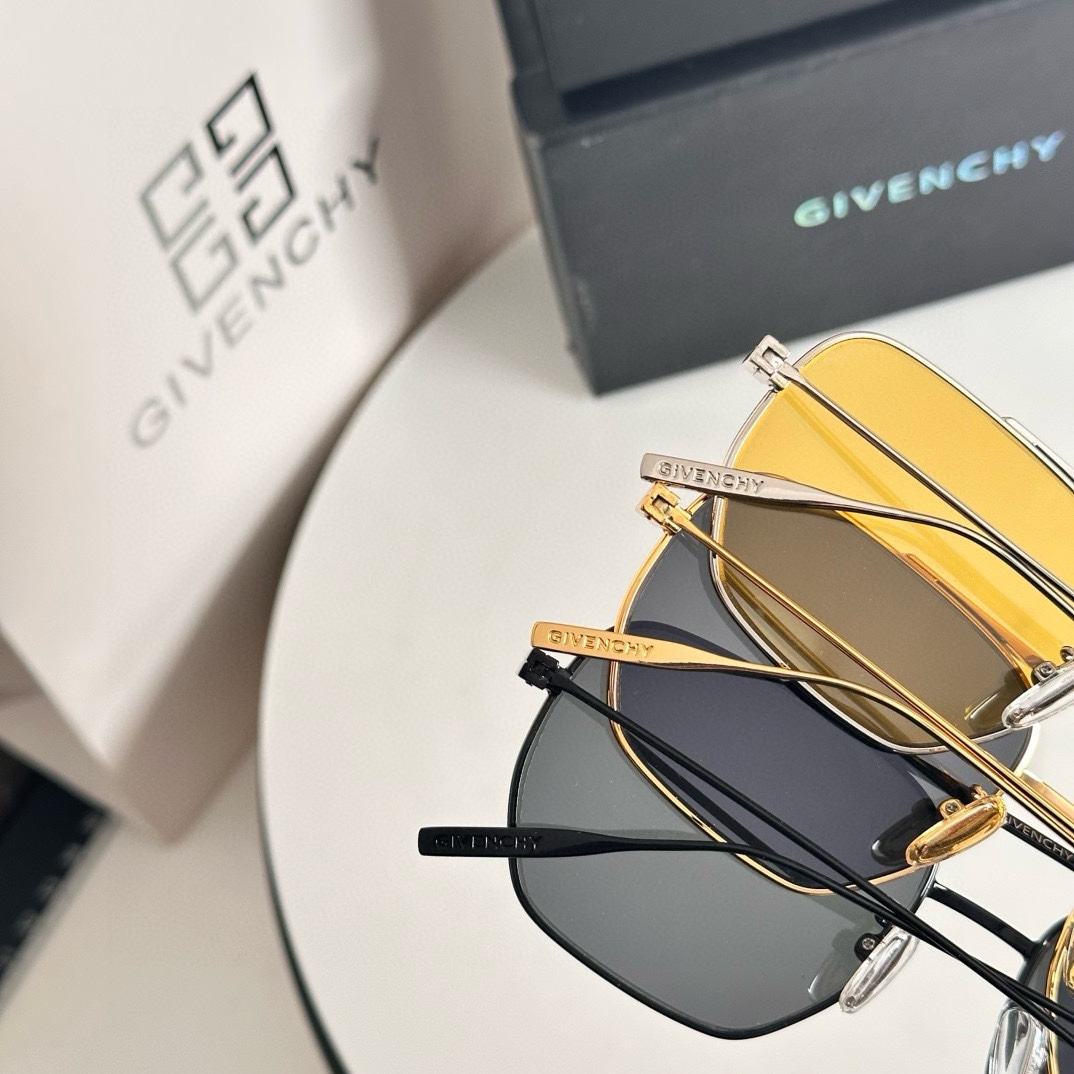 ‼️ 细节图 Givench*纪梵希限定系列~经典方形镜框
ModelGV40041U
Size55口1