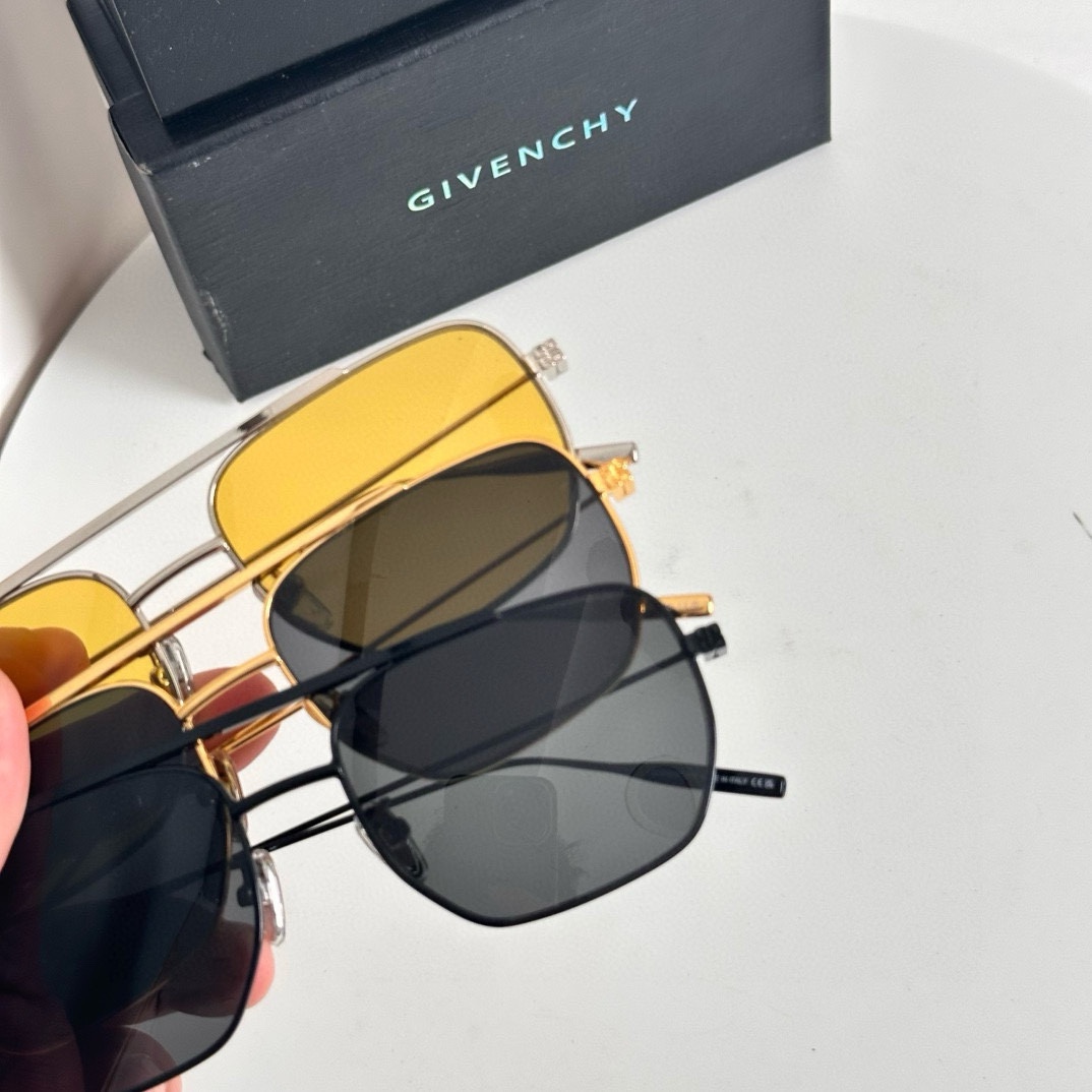 ‼️ 细节图 Givench*纪梵希限定系列~经典方形镜框
ModelGV40041U
Size55口1