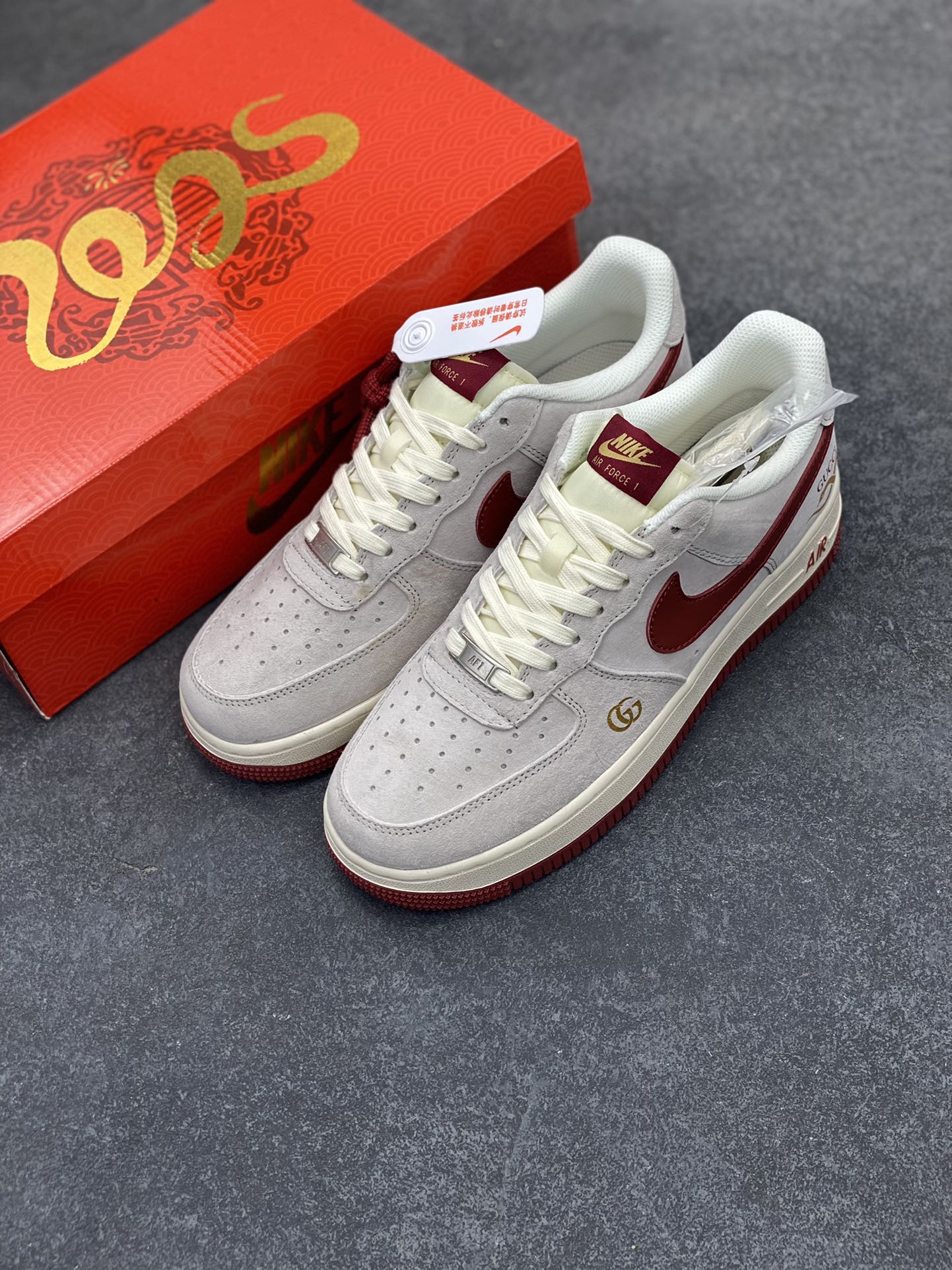图片[8]-NIke Air Force 1 \’07 Low “古驰联名蛇年限定–猪八红蛇”空军一号 低帮 运动鞋 休闲鞋 折边针车 工艺难度大 原楦头原纸板 原装鞋盒 定制五金配件 内置全掌气垫 原厂鞋底 货号：XZ6188-020 尺码：36 36.5 37.5 38 38.5 39 40 40.5 41 42 42.5 43 44 44.5 45-选品中心