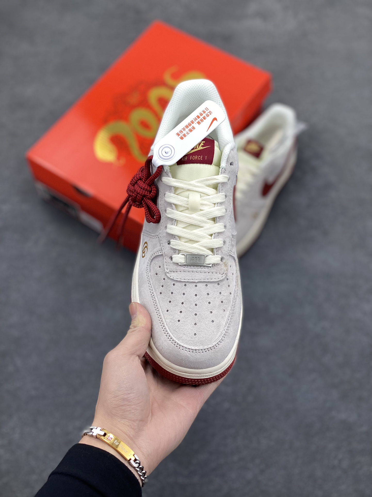 图片[2]-NIke Air Force 1 \’07 Low “古驰联名蛇年限定–猪八红蛇”空军一号 低帮 运动鞋 休闲鞋 折边针车 工艺难度大 原楦头原纸板 原装鞋盒 定制五金配件 内置全掌气垫 原厂鞋底 货号：XZ6188-020 尺码：36 36.5 37.5 38 38.5 39 40 40.5 41 42 42.5 43 44 44.5 45-选品中心