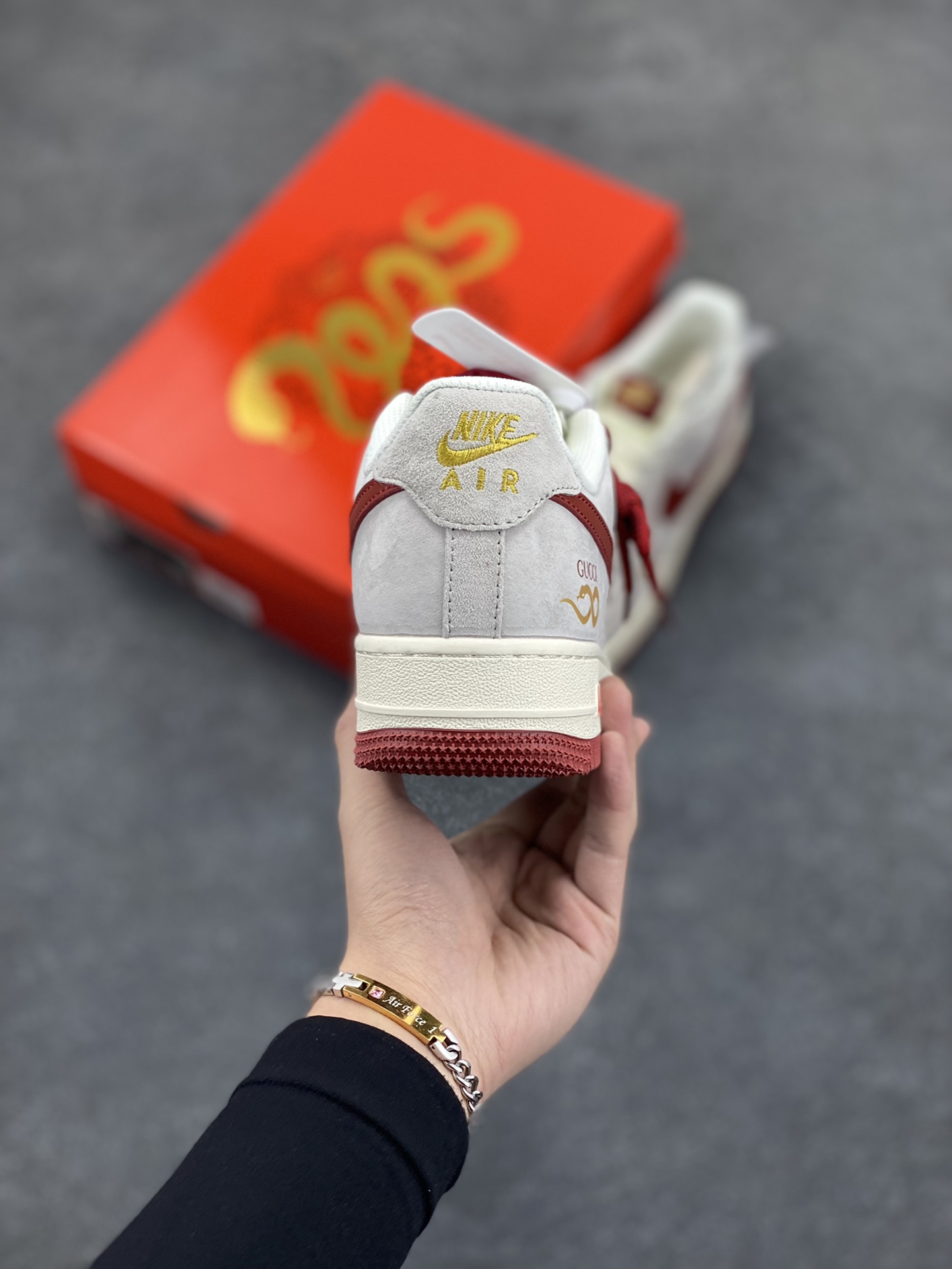 图片[4]-NIke Air Force 1 \’07 Low “古驰联名蛇年限定–猪八红蛇”空军一号 低帮 运动鞋 休闲鞋 折边针车 工艺难度大 原楦头原纸板 原装鞋盒 定制五金配件 内置全掌气垫 原厂鞋底 货号：XZ6188-020 尺码：36 36.5 37.5 38 38.5 39 40 40.5 41 42 42.5 43 44 44.5 45-选品中心