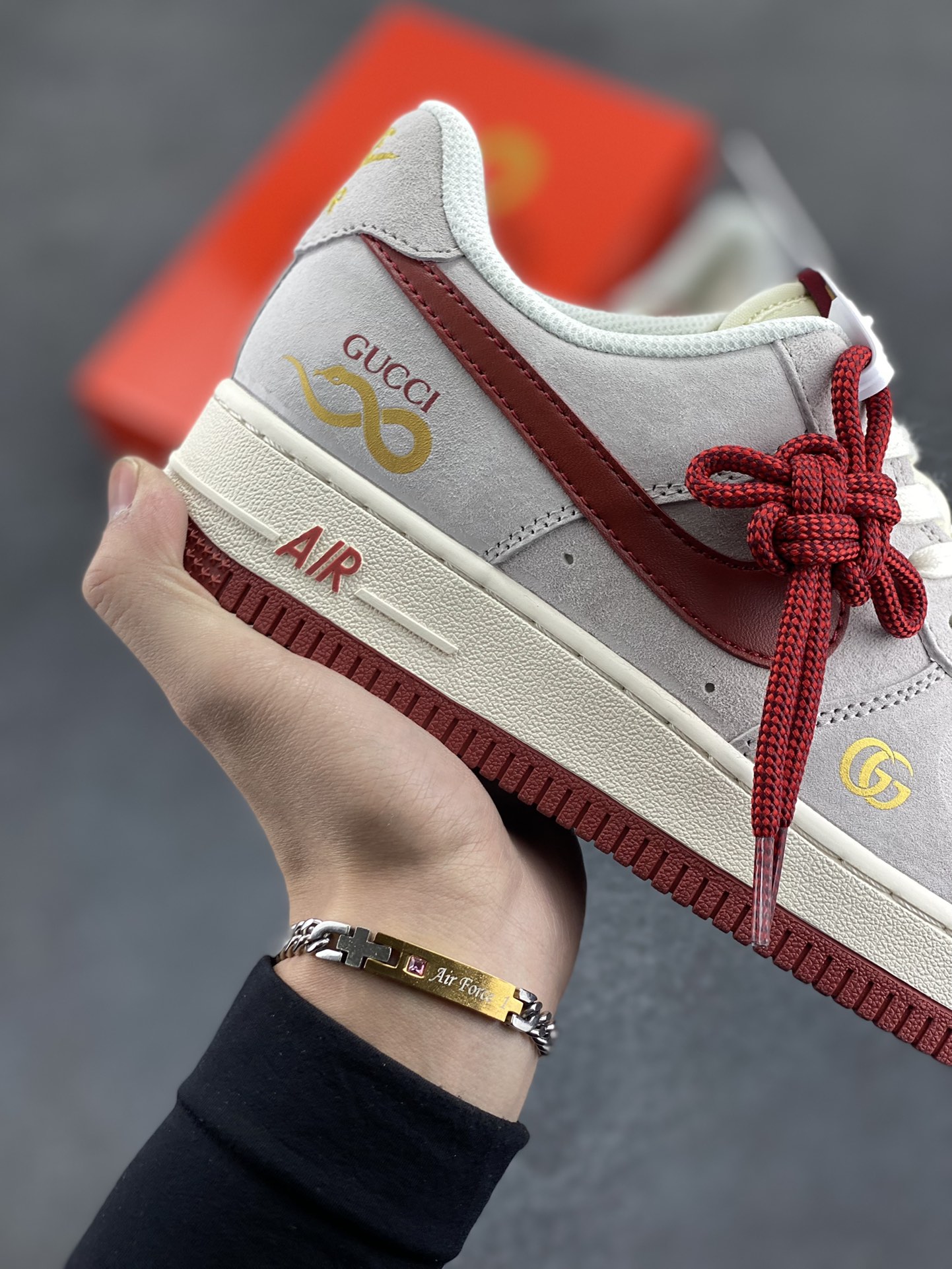 图片[6]-NIke Air Force 1 \’07 Low “古驰联名蛇年限定–猪八红蛇”空军一号 低帮 运动鞋 休闲鞋 折边针车 工艺难度大 原楦头原纸板 原装鞋盒 定制五金配件 内置全掌气垫 原厂鞋底 货号：XZ6188-020 尺码：36 36.5 37.5 38 38.5 39 40 40.5 41 42 42.5 43 44 44.5 45-选品中心