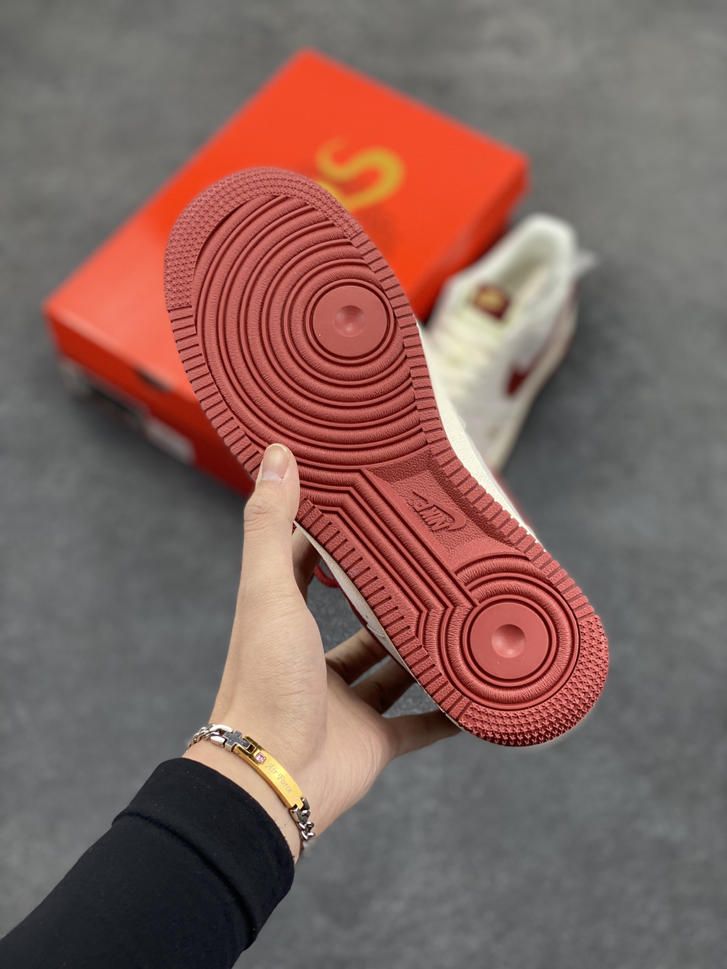 图片[5]-NIke Air Force 1 \’07 Low “古驰联名蛇年限定–猪八红蛇”空军一号 低帮 运动鞋 休闲鞋 折边针车 工艺难度大 原楦头原纸板 原装鞋盒 定制五金配件 内置全掌气垫 原厂鞋底 货号：XZ6188-020 尺码：36 36.5 37.5 38 38.5 39 40 40.5 41 42 42.5 43 44 44.5 45-选品中心