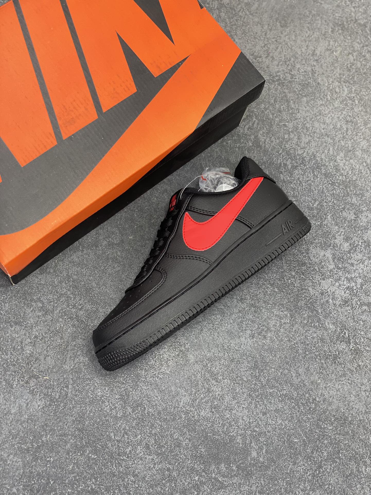 图片[7]-Nike Air Force 1 Low \’07 黑红大勾 低帮空军一号休闲板鞋 定制皮料 原楦原纸板 纯正空军版型 高清洁度 内置全掌气垫 货号：CI9553-011 尺码：36 36.5 37.5 38 38.5 39 40 40.5 41 42 42.5 43 44 44.5 45-选品中心