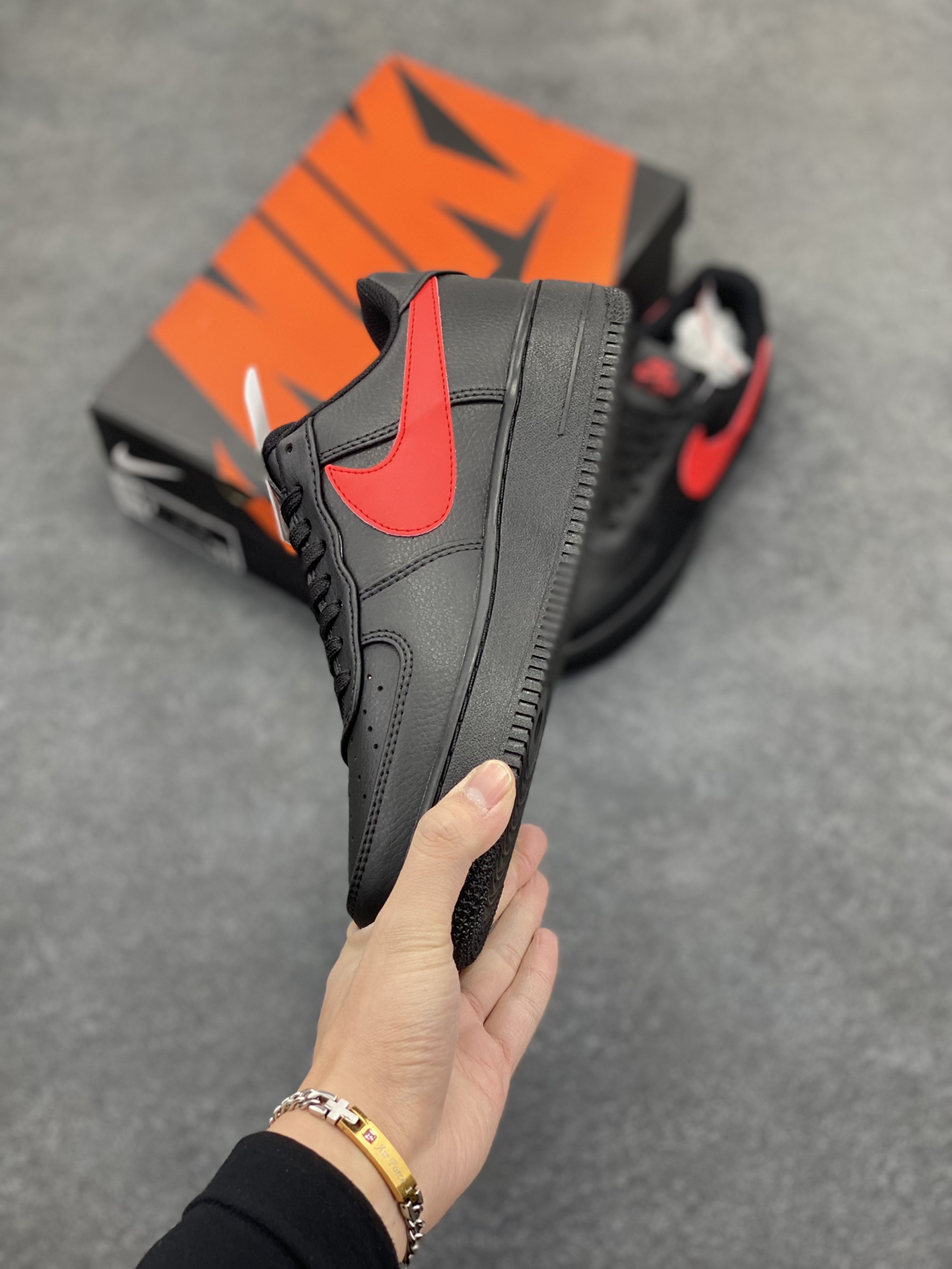 图片[3]-Nike Air Force 1 Low \’07 黑红大勾 低帮空军一号休闲板鞋 定制皮料 原楦原纸板 纯正空军版型 高清洁度 内置全掌气垫 货号：CI9553-011 尺码：36 36.5 37.5 38 38.5 39 40 40.5 41 42 42.5 43 44 44.5 45-选品中心