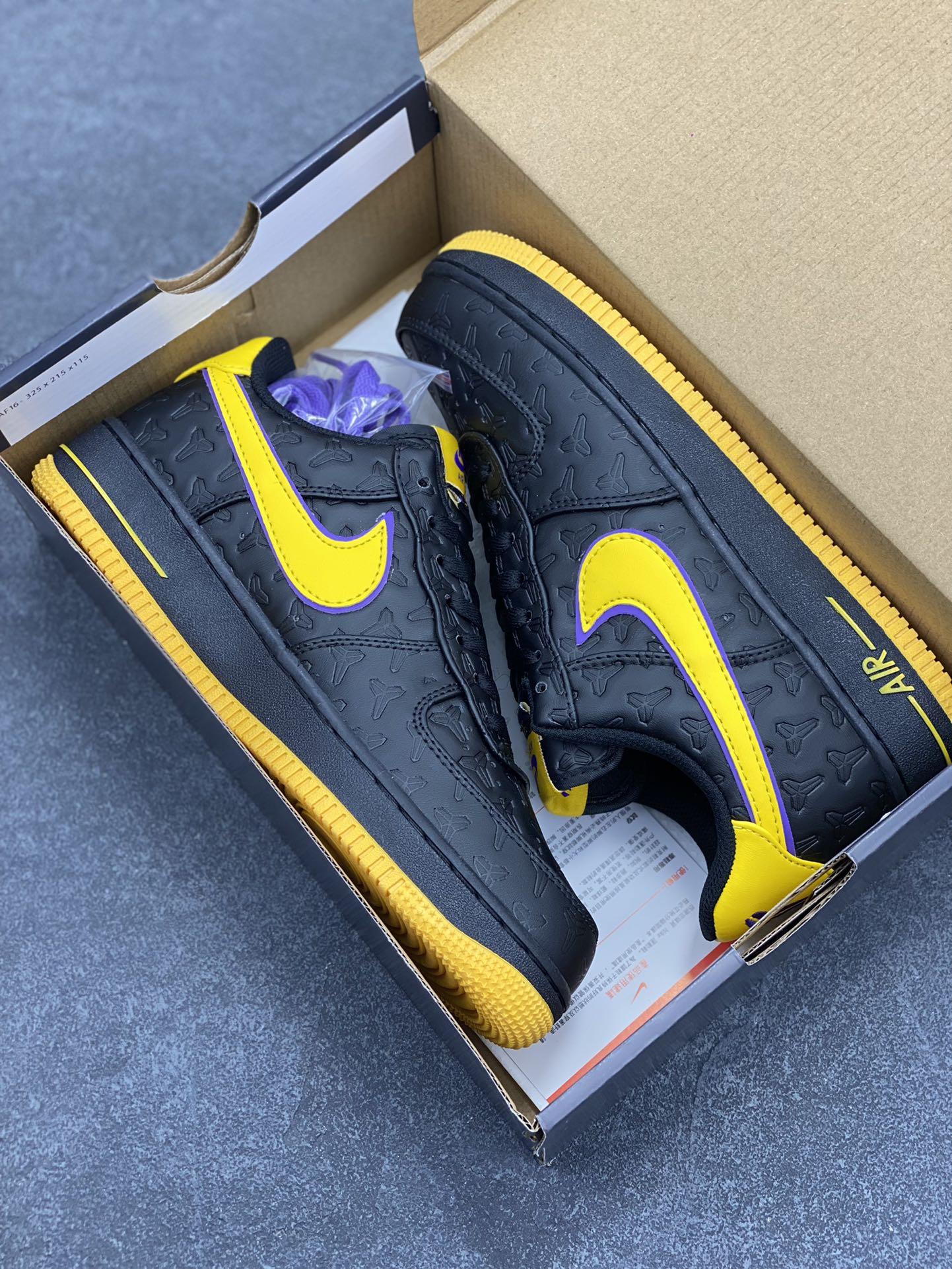 图片[9]-Nike Air Force 1 Low 空军一号低帮百搭休闲运动板鞋。柔软、弹性十足的缓震性能和出色的中底设计，横跨复古与现代的外型结合，造就出风靡全球三十多年的Force 1，直到今天还深受青睐。 货号：HV5122-001 尺码：36 36.5 37.5 38 38.5 39 40 40.5 41 42 42.5 43 44 44.5 45-选品中心