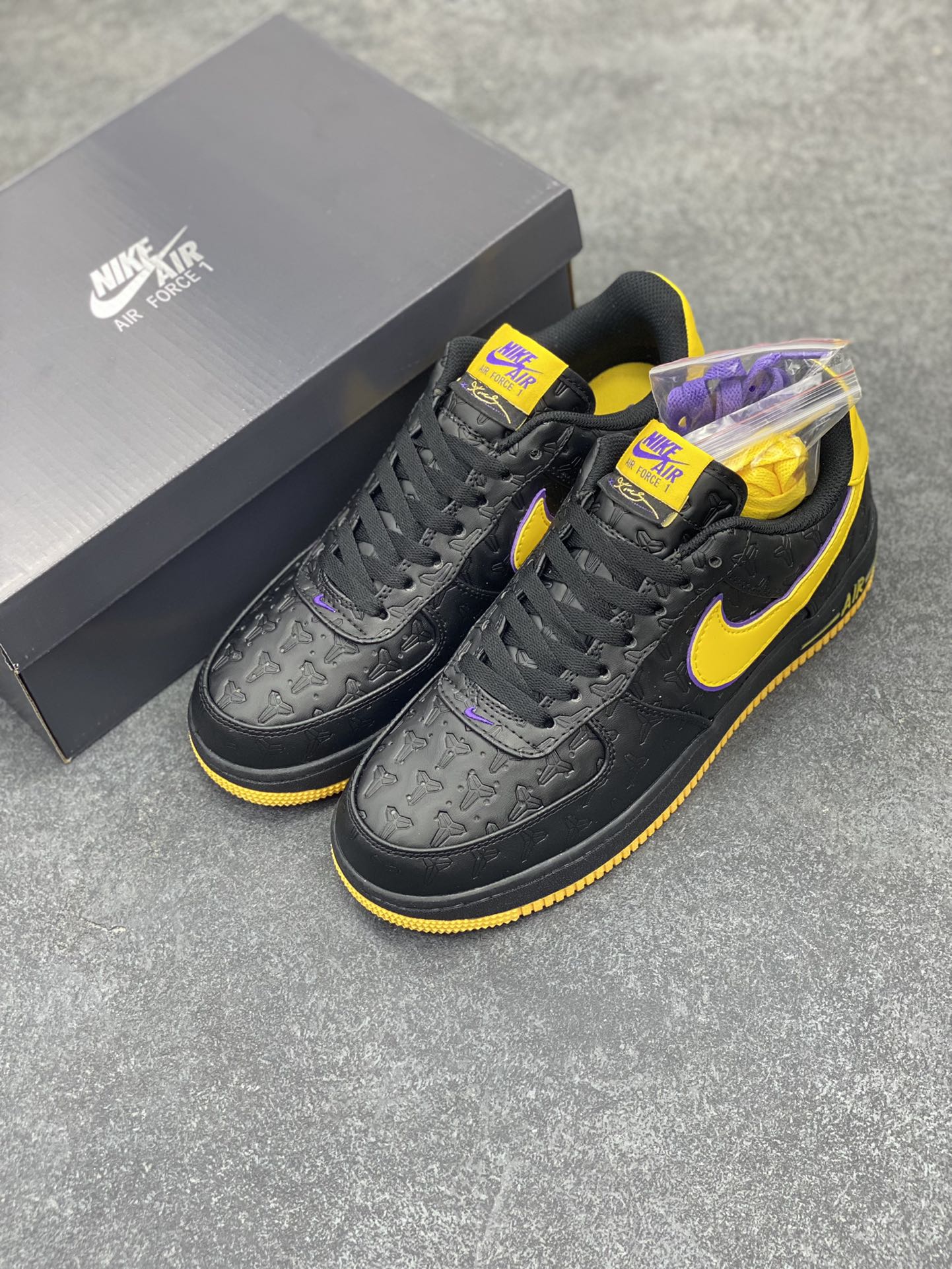 图片[8]-Nike Air Force 1 Low 空军一号低帮百搭休闲运动板鞋。柔软、弹性十足的缓震性能和出色的中底设计，横跨复古与现代的外型结合，造就出风靡全球三十多年的Force 1，直到今天还深受青睐。 货号：HV5122-001 尺码：36 36.5 37.5 38 38.5 39 40 40.5 41 42 42.5 43 44 44.5 45-选品中心