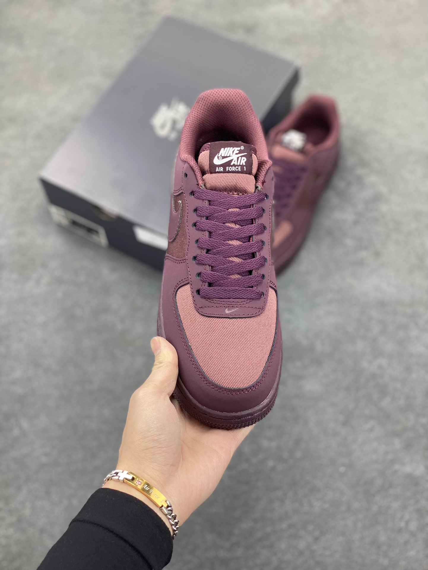 图片[2]-Nike Air Force 1 Low 空军一号低帮百搭休闲运动板鞋。柔软、弹性十足的缓震性能和出色的中底设计，横跨复古与现代的外型结合，造就出风靡全球三十多年的Force 1，直到今天还深受青睐。 货号：FB8876-600 尺码：36 36.5 37.5 38 38.5 39 40 40.5 41 42 42.5 43 44 44.5 45-选品中心