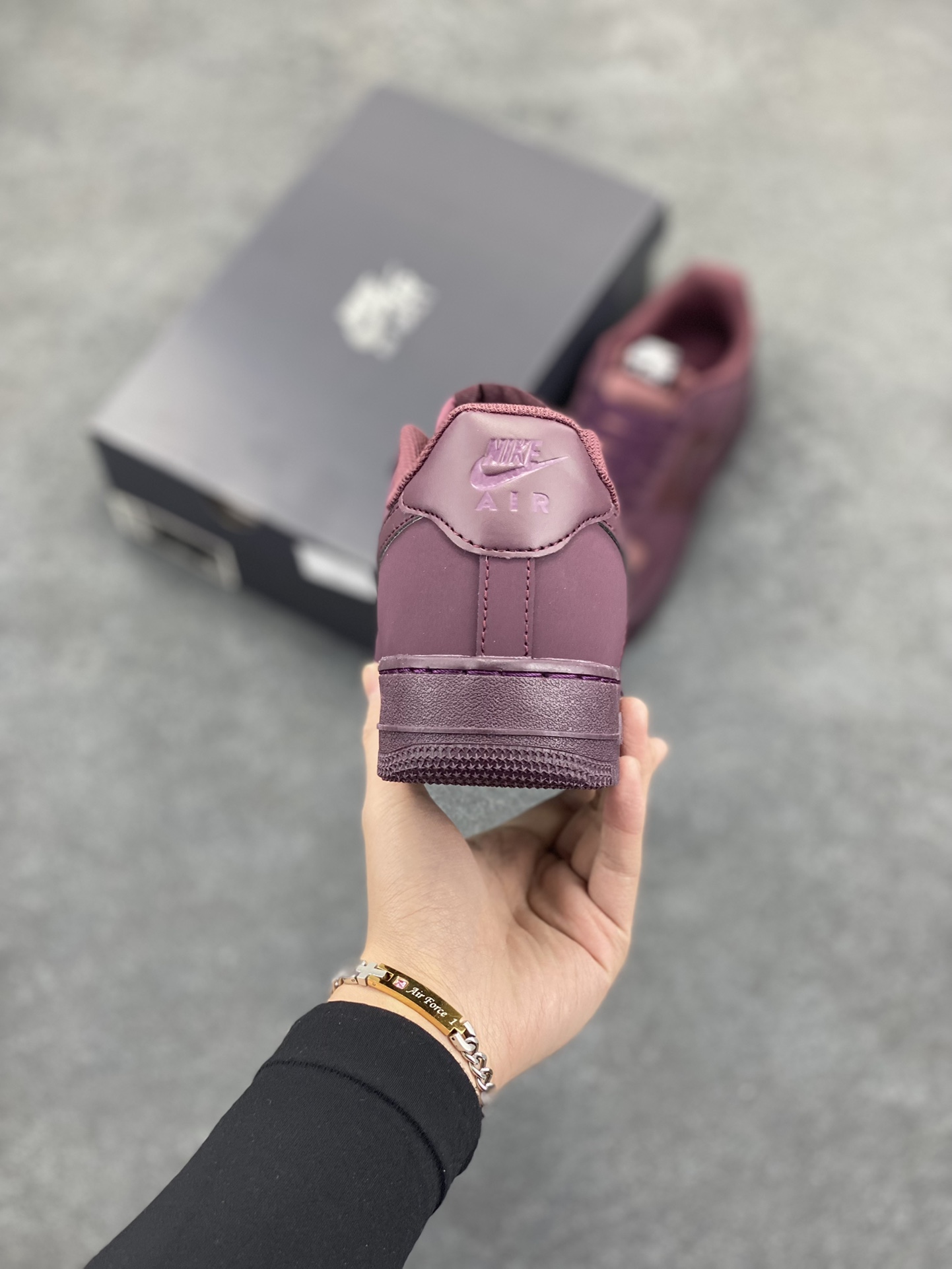 图片[4]-Nike Air Force 1 Low 空军一号低帮百搭休闲运动板鞋。柔软、弹性十足的缓震性能和出色的中底设计，横跨复古与现代的外型结合，造就出风靡全球三十多年的Force 1，直到今天还深受青睐。 货号：FB8876-600 尺码：36 36.5 37.5 38 38.5 39 40 40.5 41 42 42.5 43 44 44.5 45-选品中心