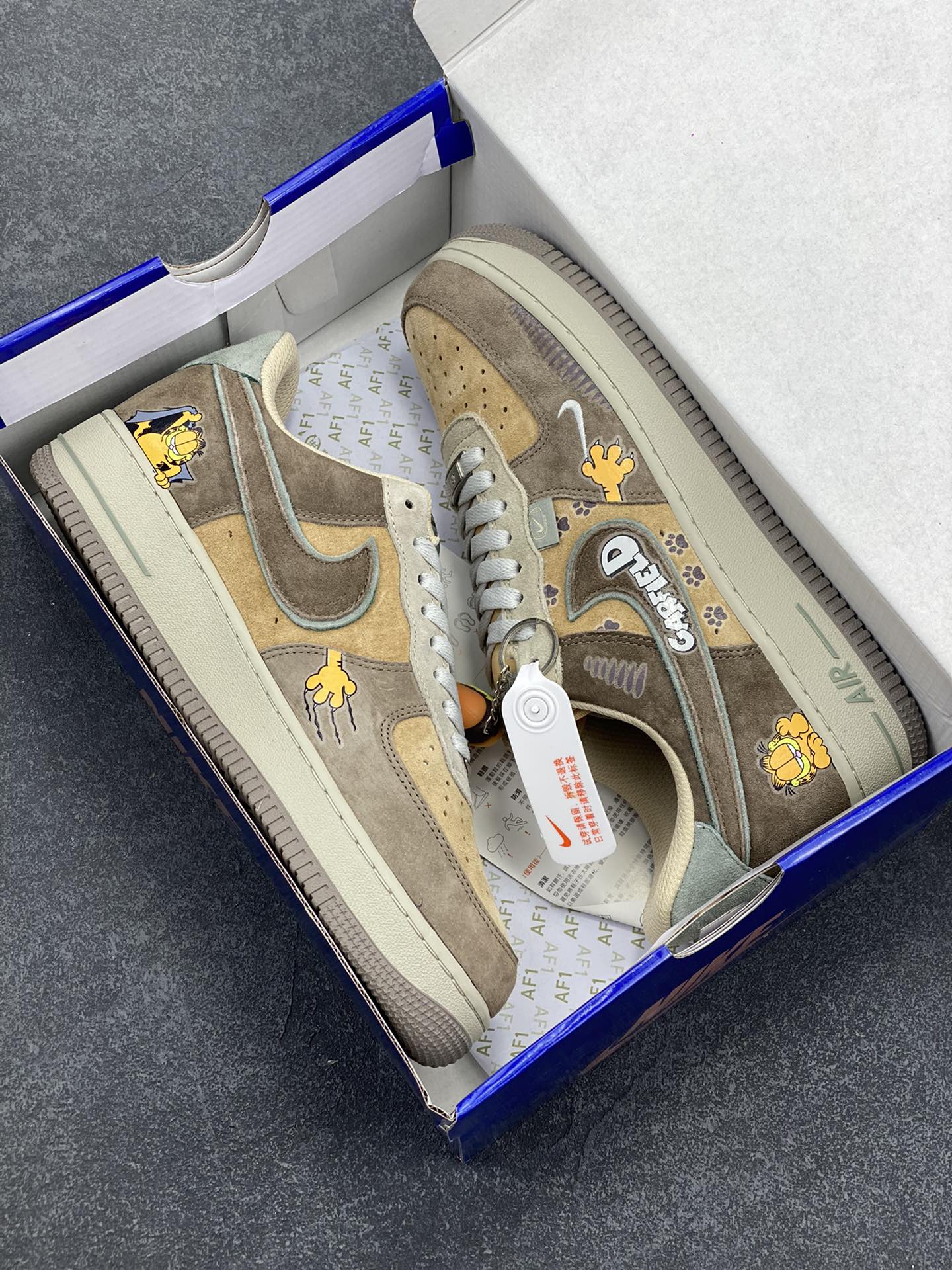 图片[9]-“加菲猫”Nike Air Force 1 “Garfield”#漫画系列 空军一号定制低帮秋冬板鞋 《加菲猫》是由吉姆·戴维斯的同名漫画作品改编的系列电视动画，加菲猫是一只橘黄色的胖猫咪，总是穿着红色的项圈，十分慵懒，有着一张大饼脸和圆滚滚的身材，形象十分可爱 货号：CD1212-333 尺码：36 36.5 37.5 38 38.5 39 40 40.5 41 42 42.5 43 44 44.5 45-选品中心