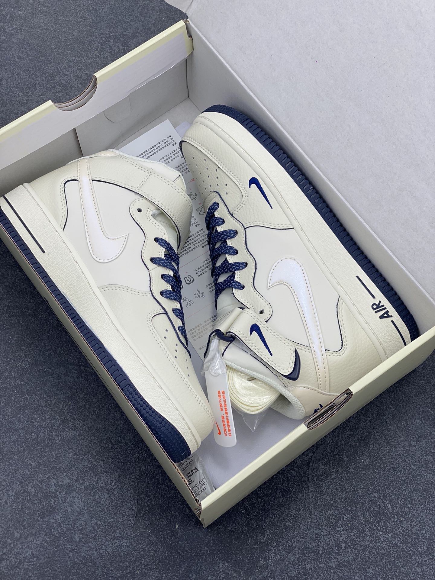 图片[9]-小红书爆款  Nike Air Force 1 MID \’07 “深蓝珠光”小勾空军一号中帮休闲板鞋 3M反光 定制皮料 原楦原纸板 纯正版型 清洁度完美 内置全掌气垫 货号：SG2356-801 尺码：36 36.5 37.5 38 38.5 39 40 40.5 41 42 42.5 43 44 44.5 45-选品中心