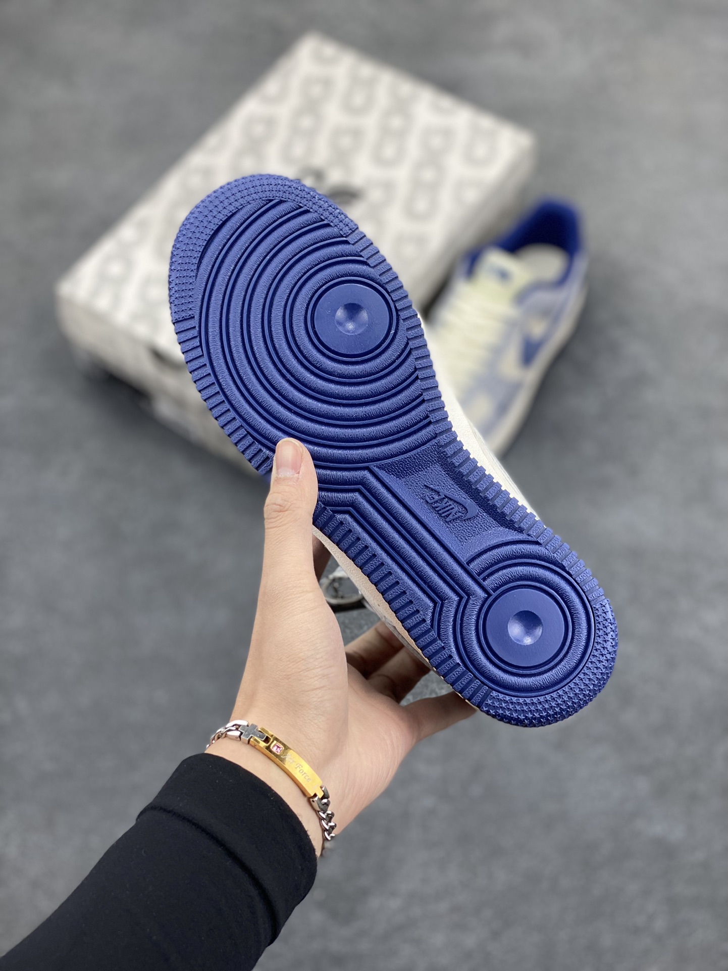 图片[5]-NIke Air Force 1 \’07 Low “北面联名–CDG蓝双勾”空军一号 低帮 运动鞋 休闲鞋 折边针车 工艺难度大 原楦头原纸板 原装鞋盒 定制五金配件 内置全掌气垫 原厂鞋底 货号：DM6688-019 尺码：36 36.5 37.5 38 38.5 39 40 40.5 41 42 42.5 43 44 44.5 45-选品中心