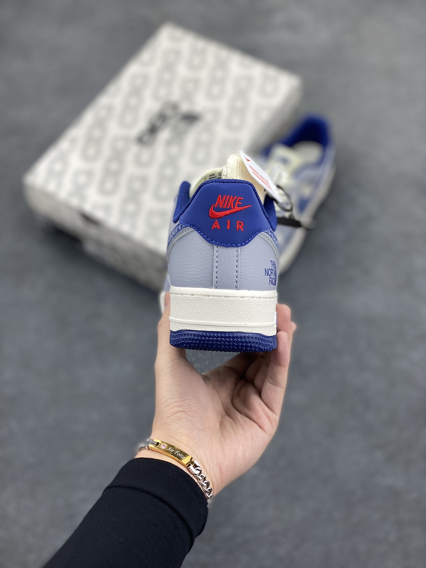 图片[4]-NIke Air Force 1 \’07 Low “北面联名–CDG蓝双勾”空军一号 低帮 运动鞋 休闲鞋 折边针车 工艺难度大 原楦头原纸板 原装鞋盒 定制五金配件 内置全掌气垫 原厂鞋底 货号：DM6688-019 尺码：36 36.5 37.5 38 38.5 39 40 40.5 41 42 42.5 43 44 44.5 45-选品中心