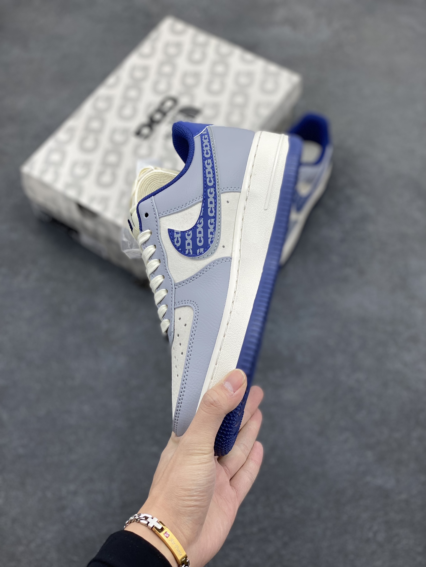 图片[3]-NIke Air Force 1 \’07 Low “北面联名–CDG蓝双勾”空军一号 低帮 运动鞋 休闲鞋 折边针车 工艺难度大 原楦头原纸板 原装鞋盒 定制五金配件 内置全掌气垫 原厂鞋底 货号：DM6688-019 尺码：36 36.5 37.5 38 38.5 39 40 40.5 41 42 42.5 43 44 44.5 45-选品中心