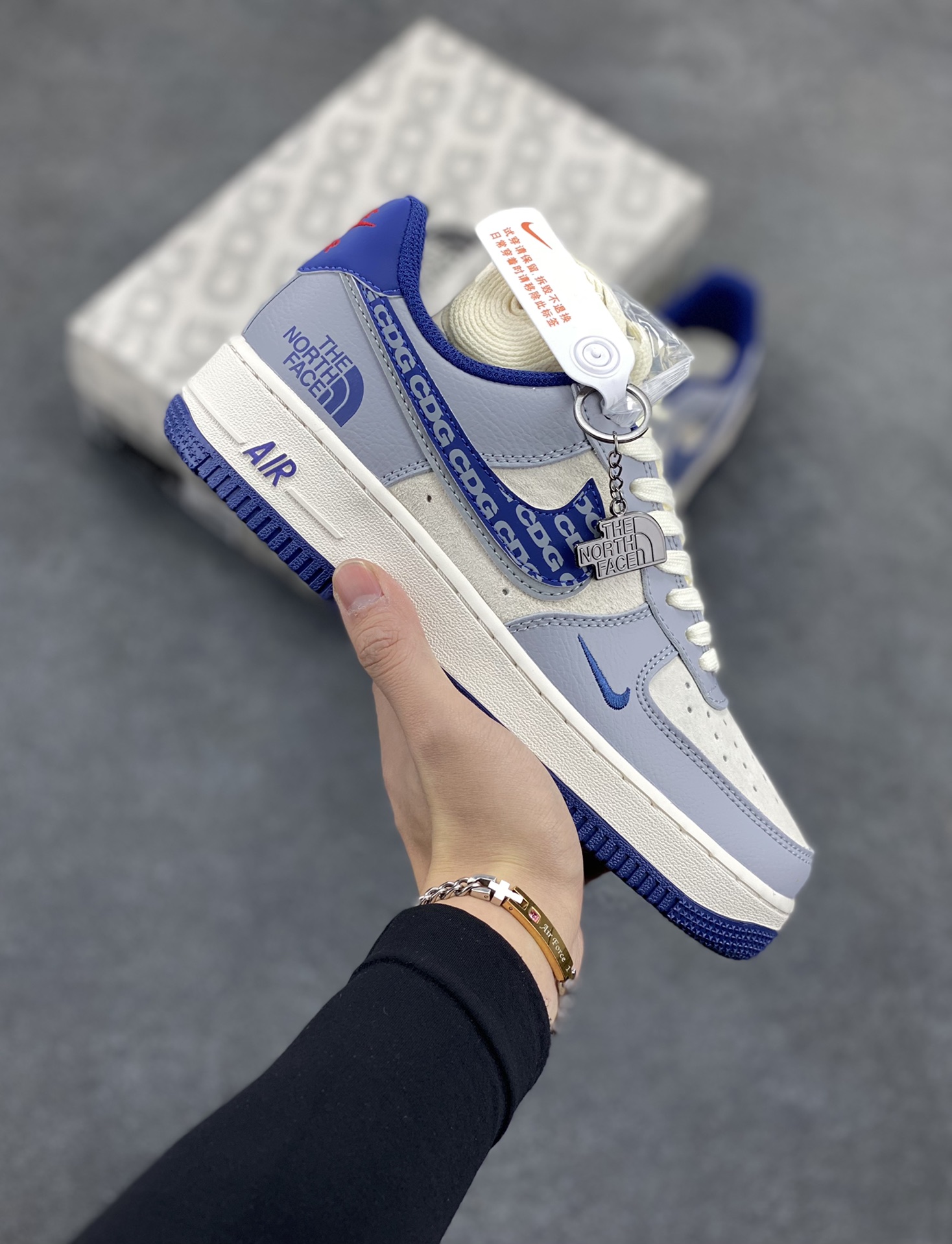 NIke Air Force 1 \'07 Low “北面联名--CDG蓝双勾”空军一号 低帮 运动鞋 休闲鞋 折边针车 工艺难度大 原楦头原纸板 原装鞋盒 定制五金配件 内置全掌气垫 原厂鞋底 货号：DM6688-019 尺码：36 36.5 37.5 38 38.5 39 40 40.5 41 42 42.5 43 44 44.5 45-选品中心
