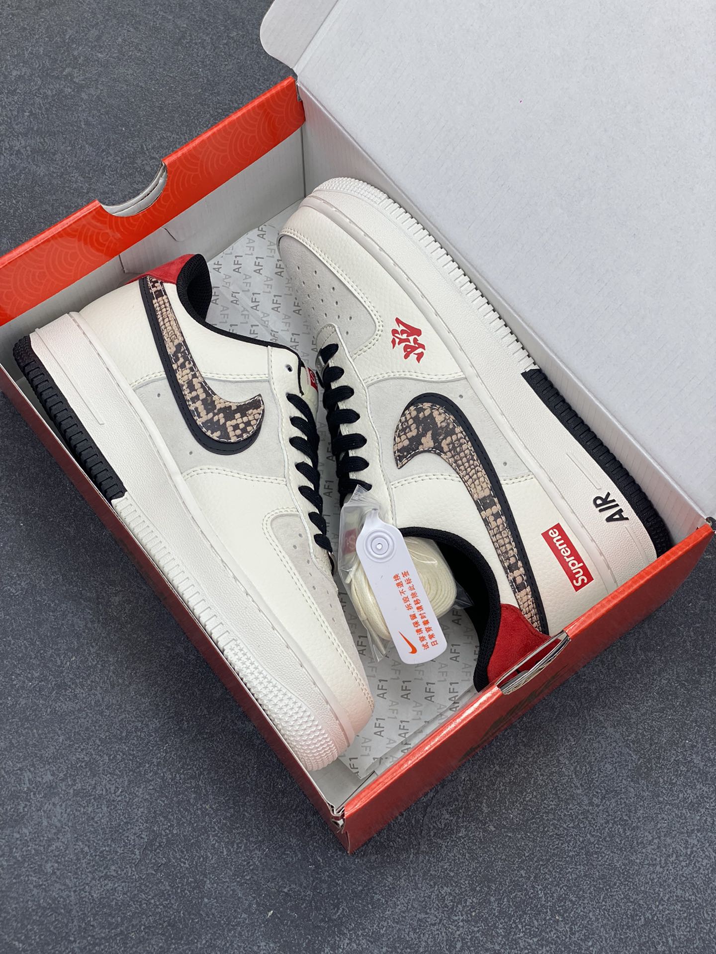 图片[9]-NIke Air Force 1 \’07 Low “Supreme联名蛇年限定–蟒蛇纹双勾”空军一号 低帮 运动鞋 休闲鞋 折边针车 工艺难度大 原楦头原纸板 原装鞋盒 定制五金配件 内置全掌气垫 原厂鞋底 货号：DM6688-026 尺码：36 36.5 37.5 38 38.5 39 40 40.5 41 42 42.5 43 44 44.5 45-选品中心