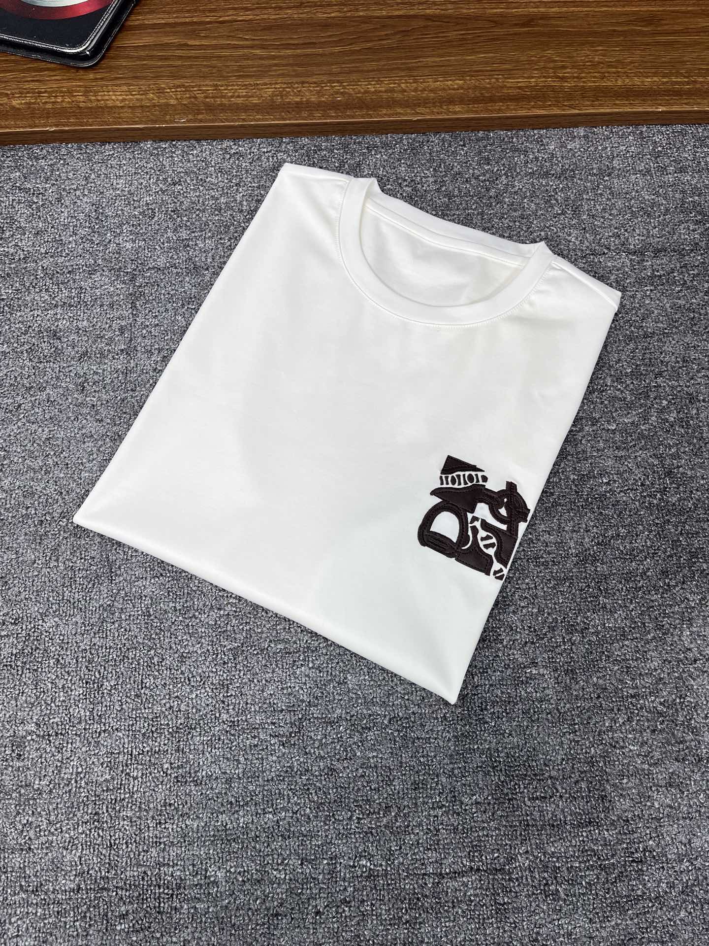 New Money: Summer 2025 Catallerie T-shirts with Year-Old Lamb Embroidery - 图片 8