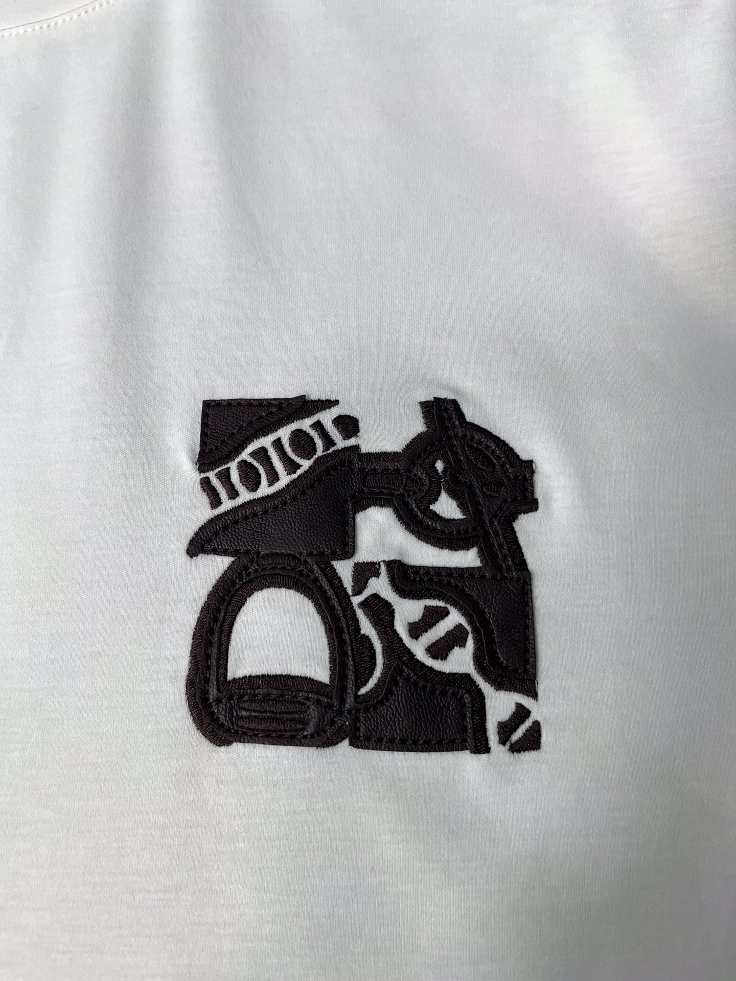 New Money: Summer 2025 Catallerie T-shirts with Year-Old Lamb Embroidery - 图片 4
