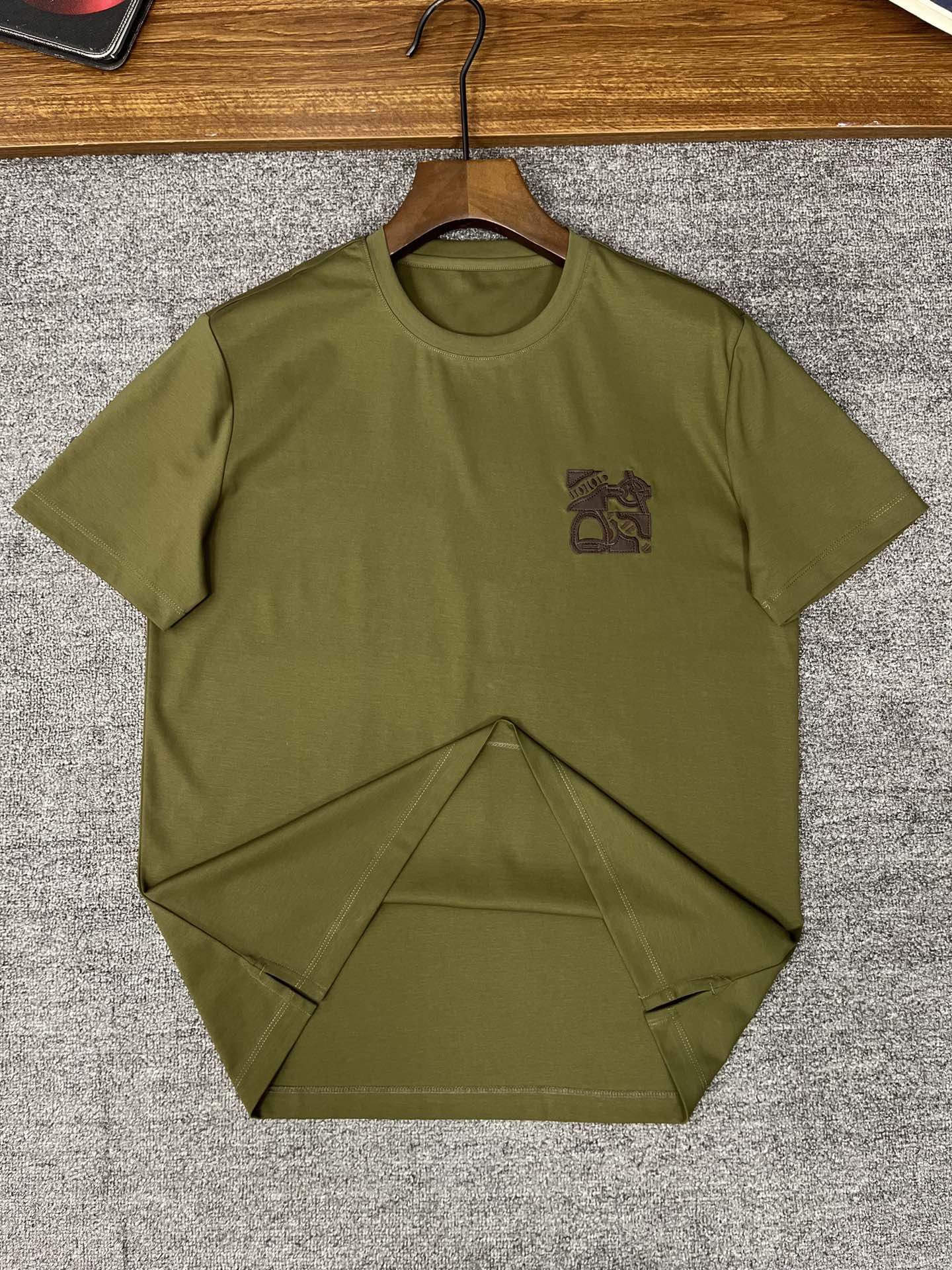 New Money for Summer 2025: Catallerie au Carre T-shirts with Rich Embroidery and Quality Cuts - 图片 5