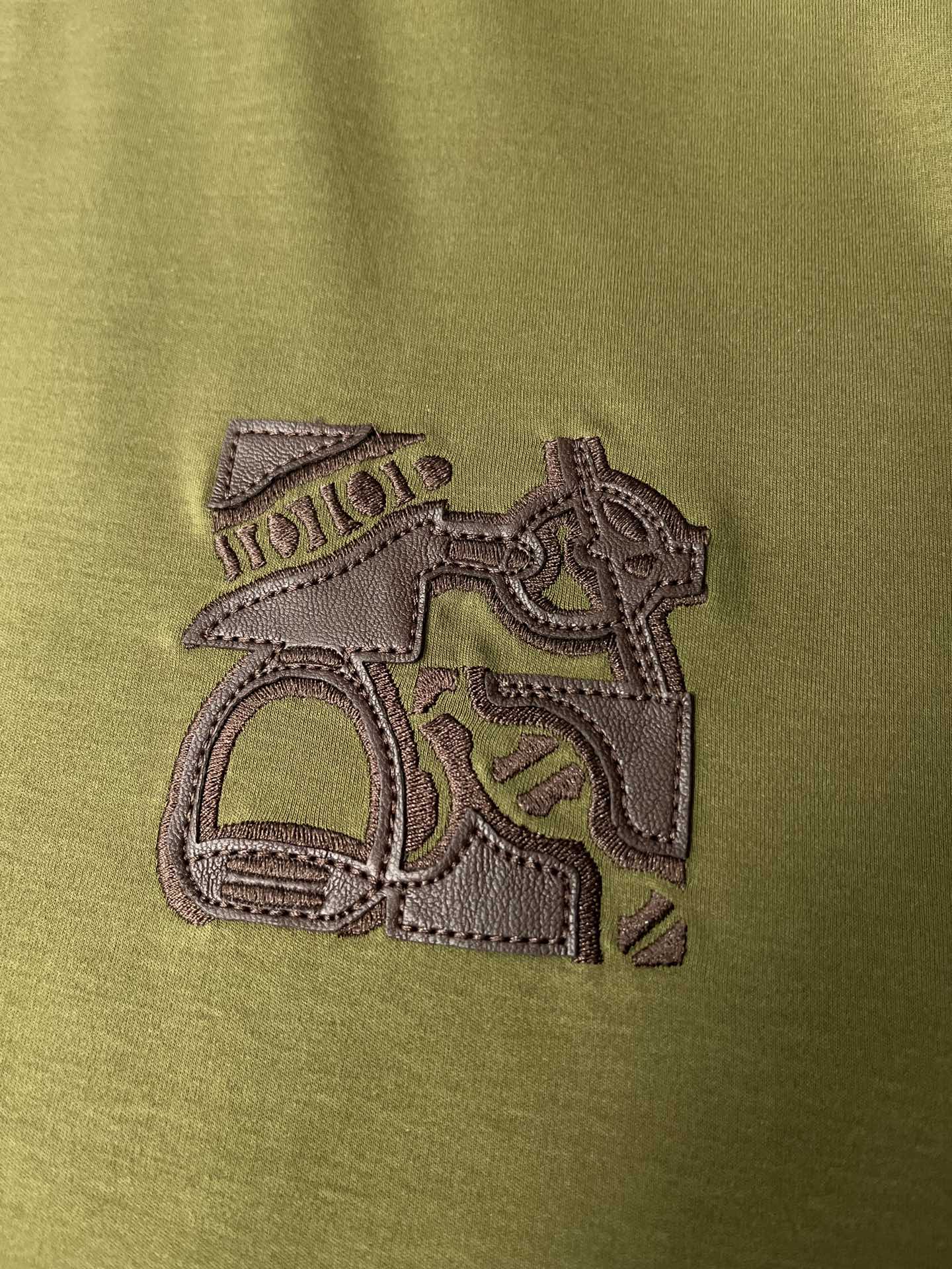 New Money for Summer 2025: Catallerie au Carre T-shirts with Rich Embroidery and Quality Cuts - 图片 4