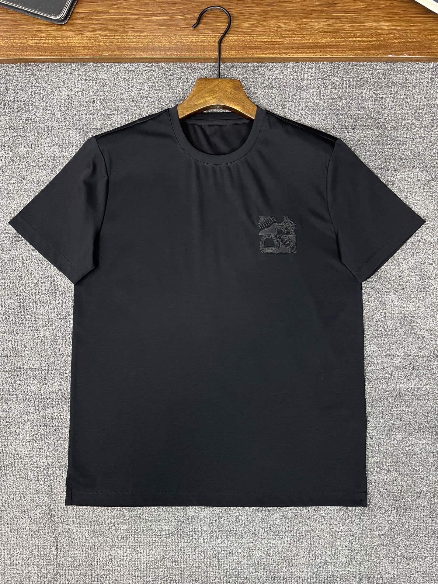 New Money for Summer 2025: Catallerie T-shirts with Year-Old Lamb Embroidery - 图片 1