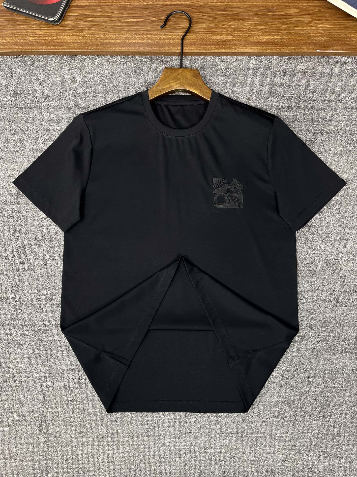 New Money for Summer 2025: Catallerie T-shirts with Year-Old Lamb Embroidery - 图片 5