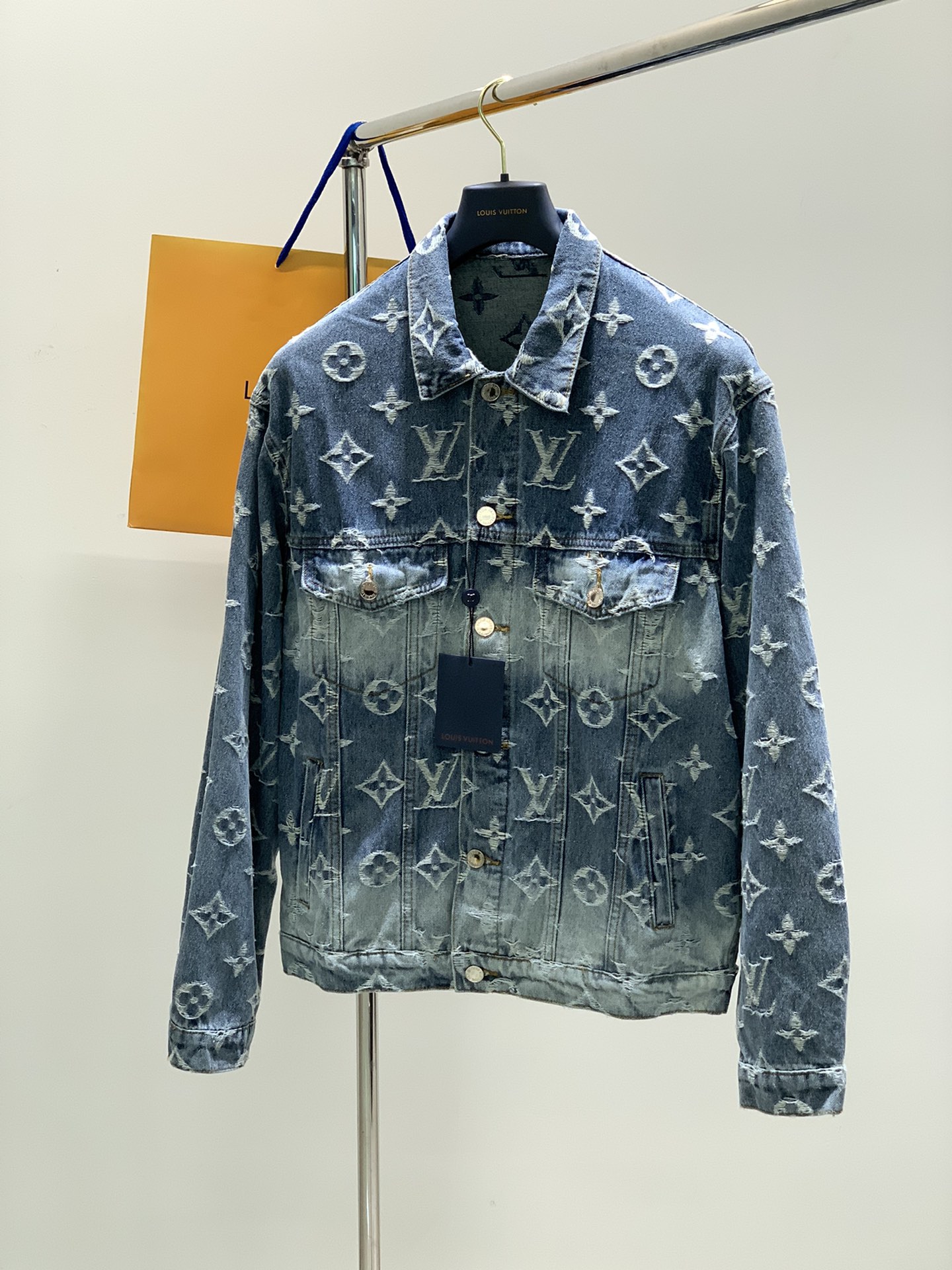 ，LouisVuitton 路易威登，2025春季最新款，专柜同步有售，原单狠货，时尚休闲牛仔外套，上身