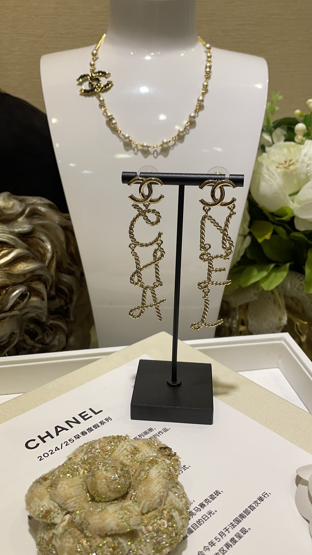 NO:631992,88190, Earrings arrived today 25C new twist handwritten letters double C pendant gold stud earrings Salty or sweet golden handwritten letters logo pattern with classic double C highly recognizable and personalized z consistent brass gold-plated earrings with packaging asymmetric design earrings earrings, earrings, gold plating, Cardia high-end jewelry1986090988190,今日到货耳环 25C新款麻花手写体字母双C吊坠金色耳钉 可盐可甜的金色手写体字母logo图案 搭配经典双C极具辨识度又个性 z一致黄铜镀金 耳环带包装 不对称设计耳钉耳环,,earrings,gold plating,卡迪亚高端饰品,Jewelry