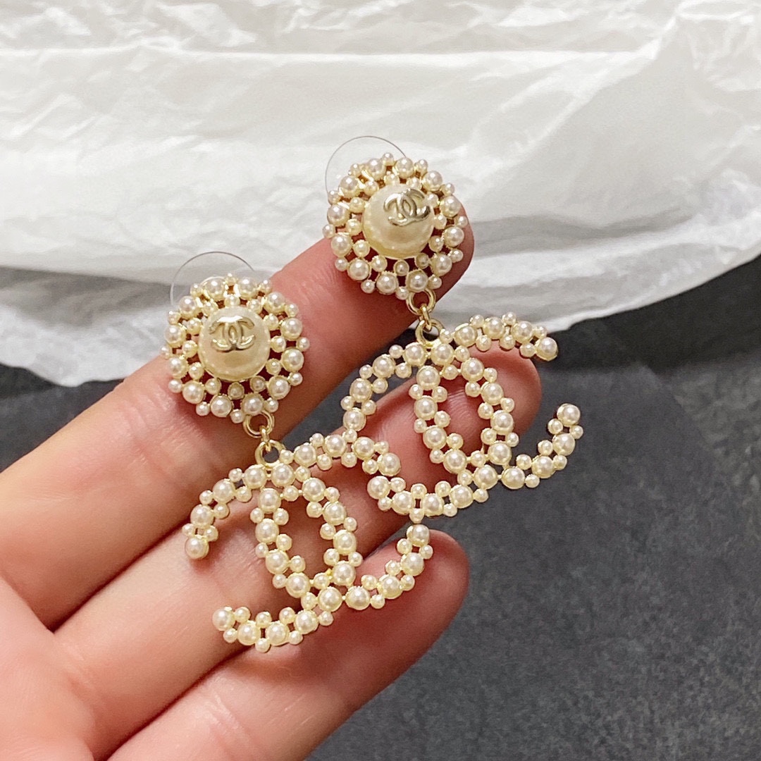 NO:112959,New Xiaoxiang Chanel Xiaomi Bead Earrings Hot Sales Model Synchronous Counter Exquisite Workmanship Delicate and Delicate Heavy Industry Version Super Fairy Beautiful Super Careless No Breakthrough Comparable to ZP You can earn if you buy Earrings, Premium Jewelry, Chanel, Earrings19860909新款小香chanel小米珠耳钉 热销款 同步专柜 做工精致细腻 重工版本 超级仙女唯美的一款 超级细心无漏洞 媲美zp 买到就是赚到 耳环,饰品精品,chanel,earrings,Jewelry