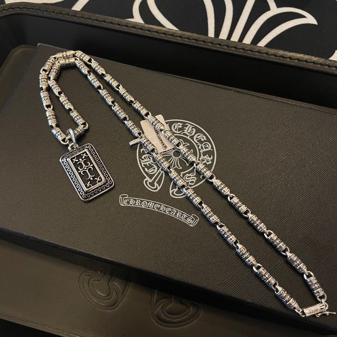 NO:105797,New [Counter Quality] Chrome Hearts Croxin Classic retro bamboo necklace, rattan flower pendant, different concave and convex design styles present unique. Cross Scout flowers are Croxin's logo, so they last longer. Genuine version Chrome Hearts Croxin necklaces are the ordinary light version of the market. The quality is matched to the version and the details of the print. The degree of retro old gray oxygen. Seiko version!  , jewelry boutique, chrome hearts, chrome hearts, necklace19860909新款【专柜品质】Chrome Hearts克罗心 经典复古竹节项链 藤花吊坠 凹凸造型不同的花纹设计风格呈现出与众不同 十字架童军花是克罗心的标志 所以更经久不衰 正品打版Chrome Hearts克罗心项链区别市场普通轻版 对版对标品质 看字印细节 复古做旧灰氧程度.精工版本！,饰品精品,chrome hearts,chrome hearts,necklace,Jewelry