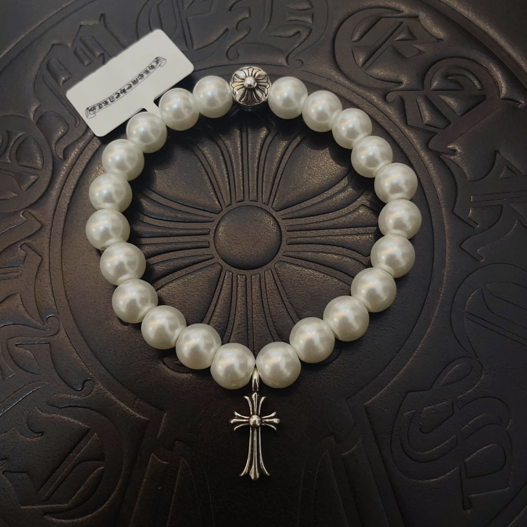 NO:105815,New [Counter Quality] Chrome Hearts Cross Pearl Bracelet Bracelet with different concave and convex and concave design styles present a unique style. Cross Scout flowers are Croxin's ambitions, so they last longer. Genuine version of Chrome Hearts Croxin, different from the market, match the quality, look at the details of the letter printing, retro, old gray oxygen level. Seiko version!  !  !  Pure handmade ~ Authentic model opening must-have fashion and fashion, both men and women can wear it, same style for couples, original official website, rock punk style silver style, retro elements, trendy and versatile!  , jewelry boutique, chrome hearts, chrome hearts, bracelet19860909新款【专柜品质】Chrome Hearts克罗心十字架珍珠手链手串,凹凸造型不同的花纹设计风格 呈现出与众不同 十字架 童军花是克罗心的志 所以更经久不衰 正品打版Chrome Hearts克罗心 区别市场普通轻版 对版对标品质 看字印细节 复古做旧灰氧程度.精工版本！！！ 纯手工打造 ～正品开模潮流时尚必备 男女均可佩戴 情侣同款 官网原版 摇滚朋克泰银风格 复古元素 潮流百搭！,饰品精品,chrome hearts,chrome hearts,bracelet,Jewelry