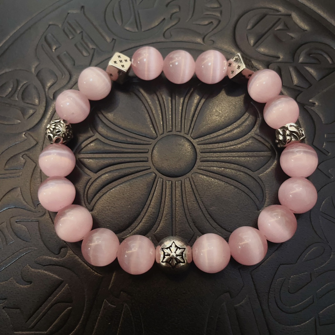 NO:105798,New [Counter Quality] Chrome Hearts Croxin Classic retro multi-element cat eye bracelet bracelet, different pattern design styles with different concave and convex shapes, presenting uniqueness. Cross Scout flowers are Croxin's ambitions, so they last longer. Genuine version of Chrome Hearts Croxin, different from the market, benchmarking the quality of the version, looking at the details of the letter printing, retro old gray oxygen level. Seiko version!  !  !  Pure handmade ~ Authentic model opening must-have fashion and fashion, both men and women can wear it, same style for couples, original official website, rock punk style silver style, retro elements, trendy and versatile!  , jewelry boutique, chrome hearts, chrome hearts, bracelet19860909新款【专柜品质】Chrome Hearts克罗心 经典复古多元素猫眼石手链手串,凹凸造型不同的花纹设计风格 呈现出与众不同 十字架 童军花是克罗心的志 所以更经久不衰 正品打版Chrome Hearts克罗心 区别市场普通轻版 对版对标品质 看字印细节 复古做旧灰氧程度.精工版本！！！ 纯手工打造 ～正品开模潮流时尚必备 男女均可佩戴 情侣同款 官网原版 摇滚朋克泰银风格 复古元素 潮流百搭！,饰品精品,chrome hearts,chrome hearts,bracelet,Jewelry