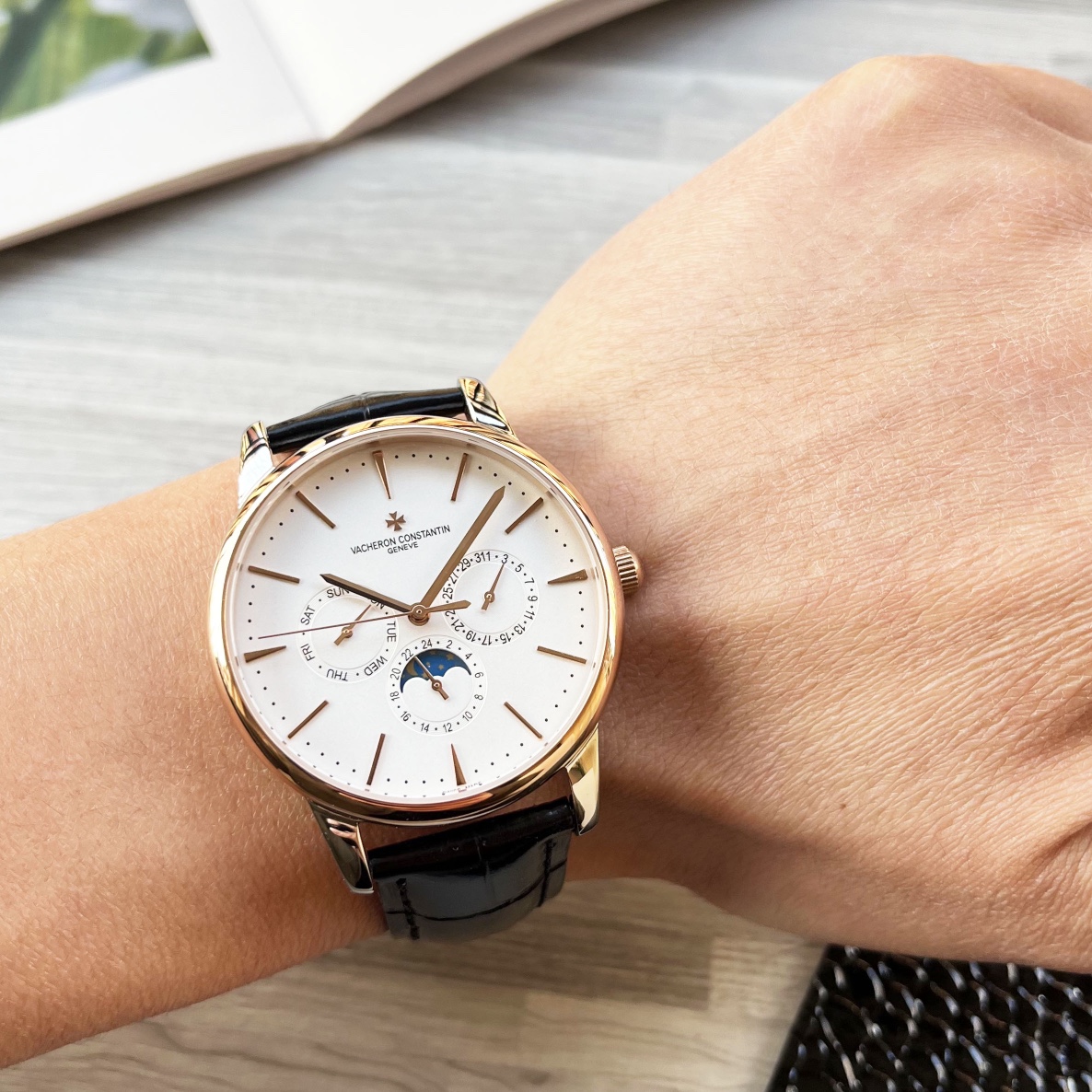 NO:147504,White-shell, gold-shell steel belt 20 [Latest] Vacheron Constantin three-pin design [Type] Boutique men's watch [Watch strap] Real cowhide strap ///316 stainless steel strap (comfortable and durable) [Movement] High-end fully automatic mechanical movement [Mirror] Mineral reinforced glass (higher definition) Elegant taste, vast and atmospheric, ingenious, wrist treasure, dimensions, diameters, 41mm, thicknesses, 12Mm, and hot-selling!  Welcome to reprint!  ,vacheron,cowhide19860909白壳金壳钢带20【最新】江诗丹顿三针设计【类型】精品男士腕表【表带】真牛皮表带///316精钢表带（舒适耐用）【机芯】高端全自动机械机芯【镜面】矿物质强化玻璃（更高清） 品味高雅 浩瀚大气 匠心独运 腕间瑰宝 尺寸直径41mm厚12Mm热卖上市！欢迎转载！,,vacheron,cowhide,Watch