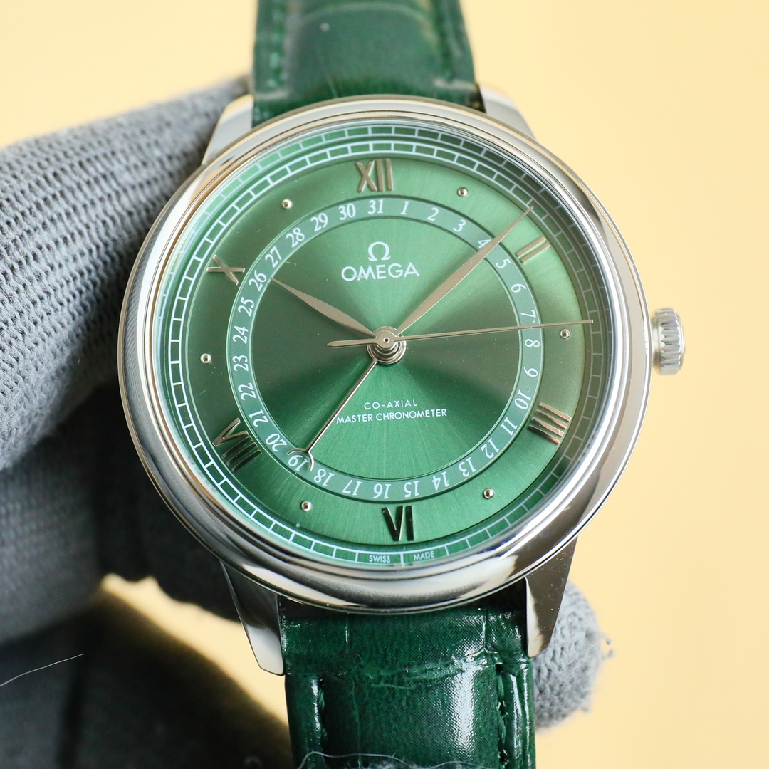 NO:147542,platinum  Omega Butterfly Series 434.23.42.22.02.001, elegant design style, very popular among watch friends. The 42mm watch diameter is moderate in size. The case is made of stainless steel and has been polished and polished. The gloss and texture are so beautiful that people can't let go of it. The dial design is simple but exquisite. The classic silver dial is matched with delicate scales and hands, which makes people feel its extraordinary texture at a glance. The dial provides a calendar  Function, located in the inner ring of the dial in the form of a calendar ring, the fourth 