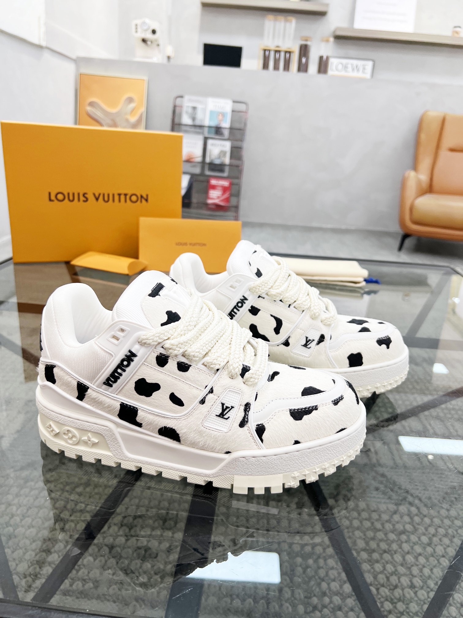 NO:221148,Brand LOUIS VUITTON original color matching code number 39-44 customized 38.45.46 Price Material new Louis Vuitton men's casual shoes!  High-quality 2025 catwalk Trainer DIY beads This pair of 