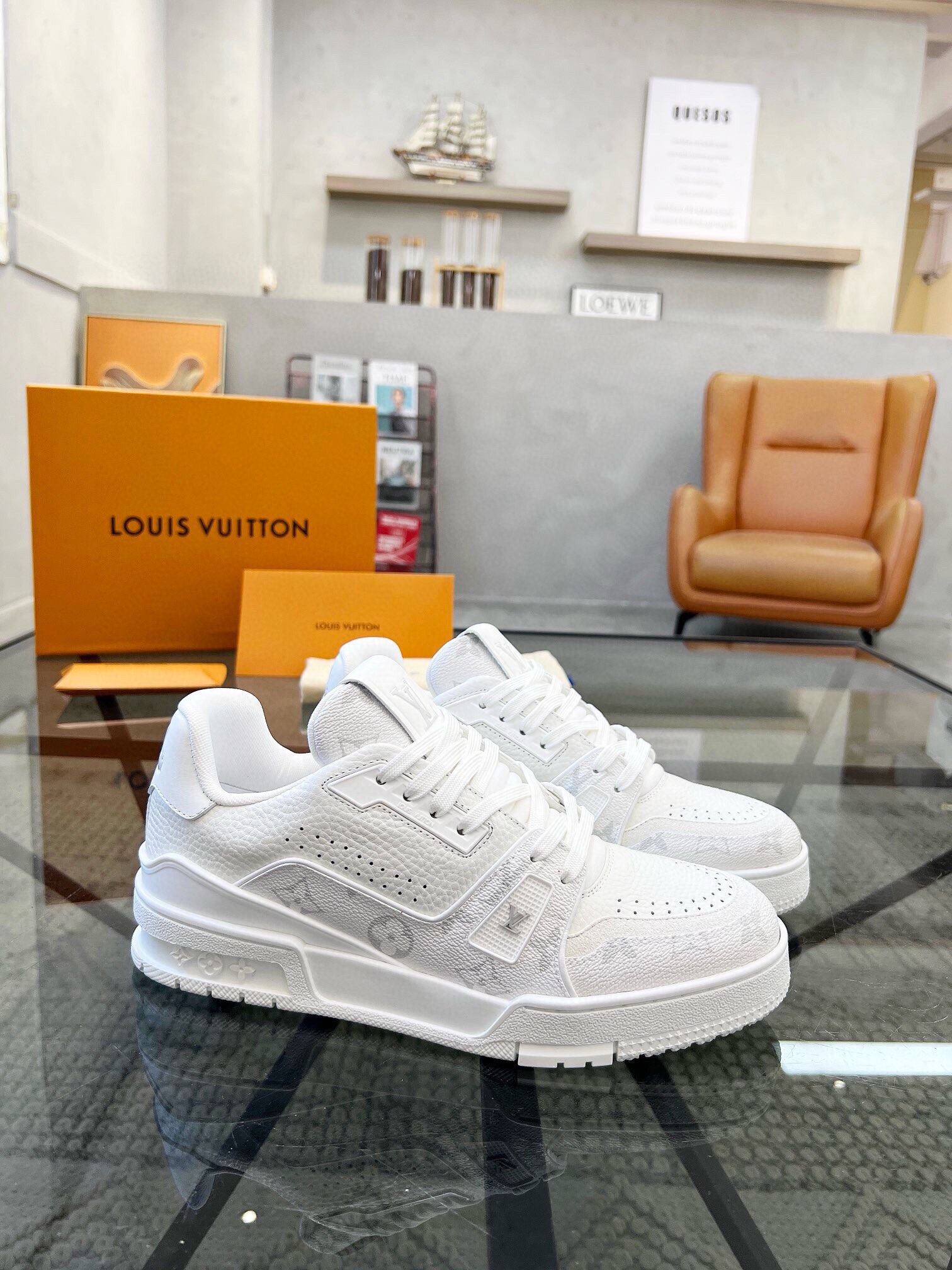 NO:603921,Brand LOUIS VUITTON Color Original Color Code Number 38-45 Standard Code Price Material Louis Vuitton New Men's Casual Shoes!  High-quality Laban craft upper is made of cowhide with original material LV. Comfortable and breathable mesh lining. Mesh foot pads are fashionable. Simple and elegant LV original outsole, Louis Vuitton, louis vuitton, louis vuitton, louis vuitton, cowhide19860909品牌LOUIS VUITTON 颜色原版配色 码数38-45标准码 价格 材质路易威登新款 男士 休闲鞋！高品质拉邦工艺鞋面采用牛皮搭配原版材质LV 舒适透气网布内里网布垫脚版型时尚 简单大气LV原版大底,路易威登,louis vuitton,louis vuitton,louis vuitton,cowhide,Men's shoes