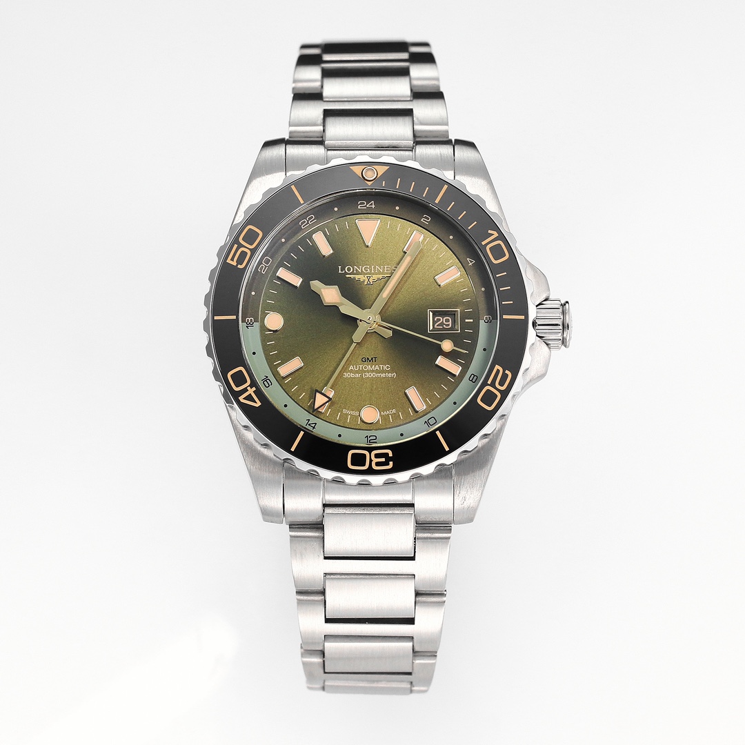 NO:619451,The Unified U8 Factory Longines Concas Sports Series GMT Watch is coming!  Official website synchronization!  The debut is the peak!  Super boutique!  Welcome to taste!  1 The new watch has the same cool design and practical functions, with green, black, and blue dial color options, each one is addictive!  2. The watch case is made of 904L stainless steel, flawless, with superb grinding technology, brushed and polished, equipped with an anti-glare sapphire crystal mirror, a screw-in crown with double seals, and has excellent waterproof performance!  3 Brand new stainless steel bracelet, original and genuine mold opening, customized original raw ears, the head pieces are the same as the genuine ones, the craftsmanship shows the quality, and it shows the style of a big manufacturer!  4. The case size is 41mm. It uses the best high-end dial and imported precision super luminous hands. The bezel uses a one-way rotating ceramic bezel and is marked with a 60-minute diving scale. It is suitable for Asian and Chinese men's wrists!  5 movement adopts the excellent performance of 3186GMT dual time, which realizes the function of calendar reversal and 100% synchronization with the original product (different from other movements on the market). It also has a 72-hour long power reserve, making it more practical to need universal time at home and abroad!  Make sure you are in both places!  U8 Factory's ingenious work, you deserve it!  Independently packaged and shipped (watch bottom cover code, watch buckle code, warranty card, tag, four codes in one),, longines19860909统一 U8 Factory浪琴康卡斯运动系列GMT腕表震撼来袭！官网同步！出道即巅峰！超级精品！欢迎品鉴！ 1全新腕表具有同样炫酷的设计和实用的功能,搭配绿色、黑色、蓝色盘面色彩选择,款款让人爱不释手！ 2表壳采用904L精钢制成,完美无瑕,打磨工艺高超,经过拉丝和抛光处理,配备防眩目蓝宝石水晶镜面,带有双密封垫的旋入式表冠,具有米优秀防水性能！ 3全新精钢表链,原装正品开模,定制原装生耳,头粒同正品通用,工艺彰显品质,方显大厂风范！ 4表壳尺寸为41mm,采用最好高顶级表盘和进口精密超强夜光指针,表圈采用单向旋转陶瓷表圈,并标注60分钟潜水刻度,适合亚洲跟中国男士手腕！ 5机芯采用性能卓越的3186GMT两地时,实现日历可返调,与正品百分百同步的功能(区别于市场的其他机芯）,还具备72小时长动力储存,让需要国内外两地通用时间需求更加实用！做到两地不误！ U8 Factory匠心之作,您值得拥有！独立包装出货(腕表底盖码表扣码保修卡吊牌四码合一）,,longines,Watch