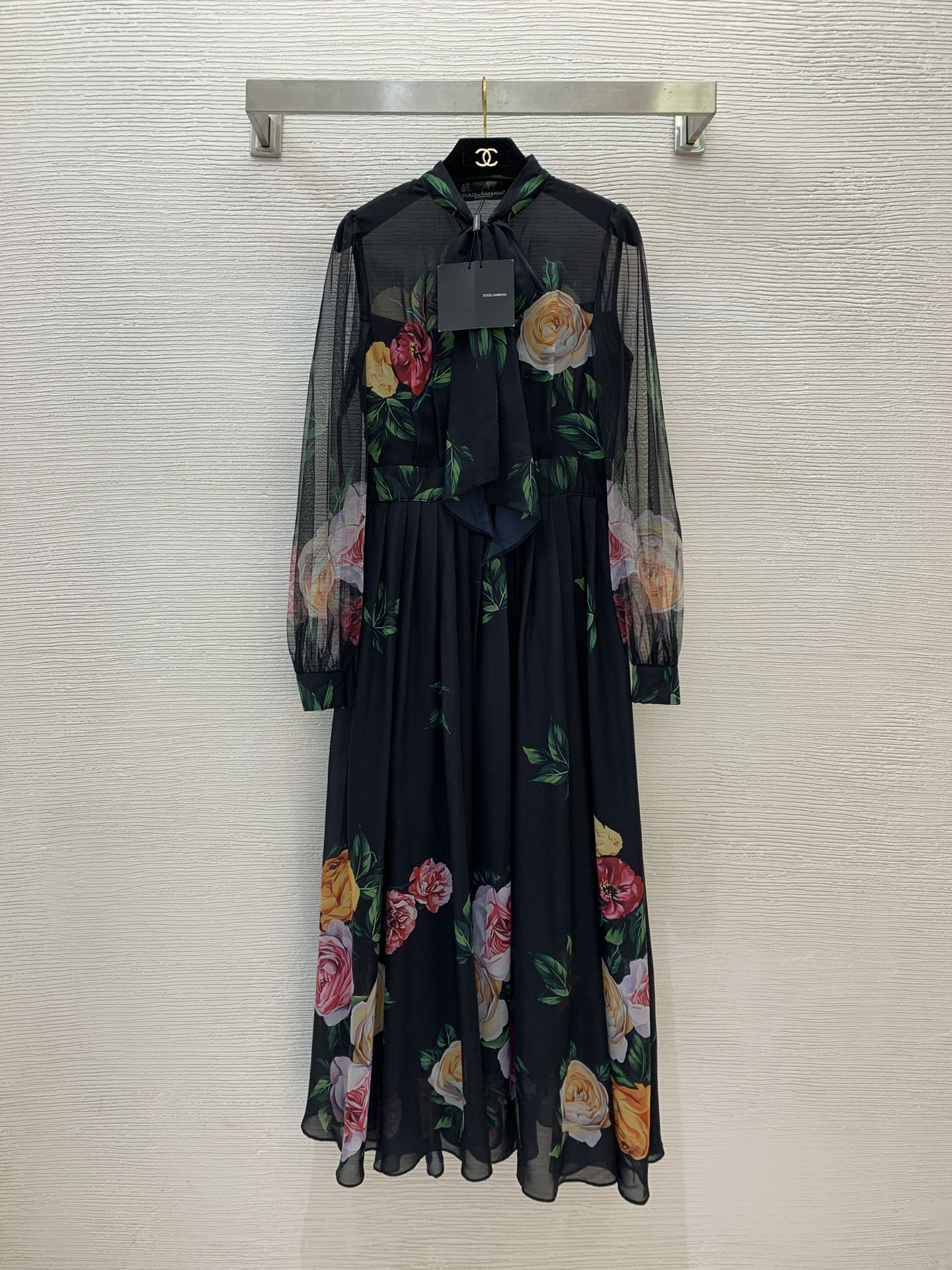 NO:316211,Model number G25011676 Dolce & Gabbana DG* newest colored flower printed lace-up bow necklace sexy perspective fitting waist and slim long sleeve dress!  Black, (Size S bust 88, waist 70, sleeve length 65, skirt length 127, Dolce & Gabbana, skirts, alexander wang19860909款号G25011676 杜嘉班纳DG*新款 彩色花朵印花系带蝴蝶结领性感透视拼接收腰显瘦大摆长袖连衣裙！黑色,（S码胸围88,腰围70,袖长65,裙长127,,Dolce&Gabbana,skirts,alexander wang,Women's clothing