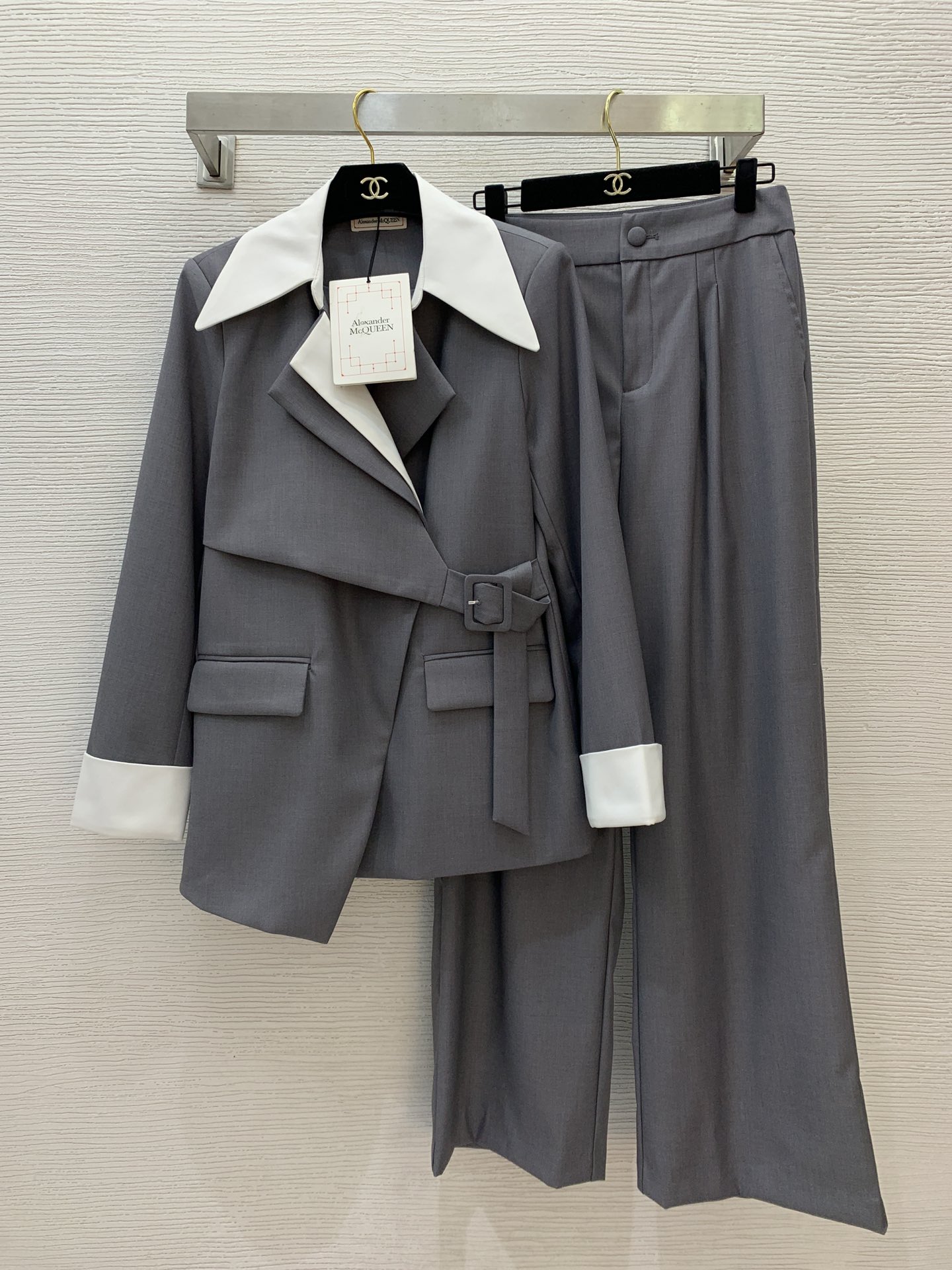 NO:316204,Model number G25011578 McQueen MCQ* high-end customized commuting versatile professional suit!  Simple and fashionable side buckle slim slim suit jacket with high waist pleated wide-leg trousers trousers!  Gray, (M size trousers waist 74, trousers length 104, alexander mcqueen, jackets & coats, business suit, alexander wang19860909款号G25011578 麦昆MCQ*高端定制通勤百搭职业套装！简约时尚侧扣修身显瘦西装外套高腰压褶阔腿裤西裤长裤！灰色,（M码裤腰围74,裤长104,,alexander mcqueen,jackets & coats,business suit,alexander wang,Women's clothing