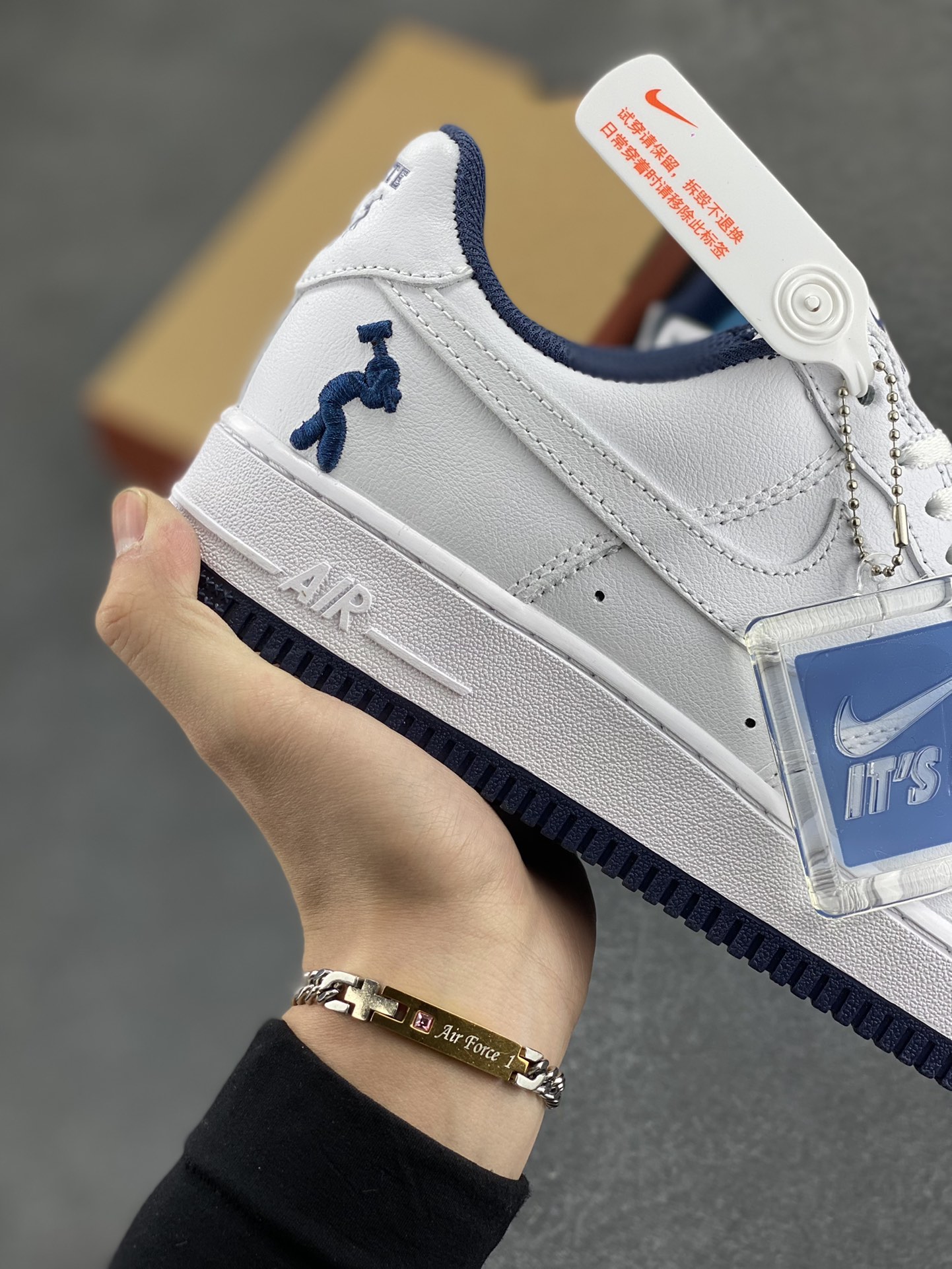 图片[6]-Air Force 1\’ 07 深蓝大锤 原楦头原纸板 打造纯正空军版型 专注外贸渠道 全掌内置蜂窝气垫 #原盒配件 原厂中底钢印、拉帮完美 货号：IB5720-100 尺码：36 36.5 37.5 38 38.5 39 40 40.5 41 42 42.5 43 44 44.5 45-选品中心