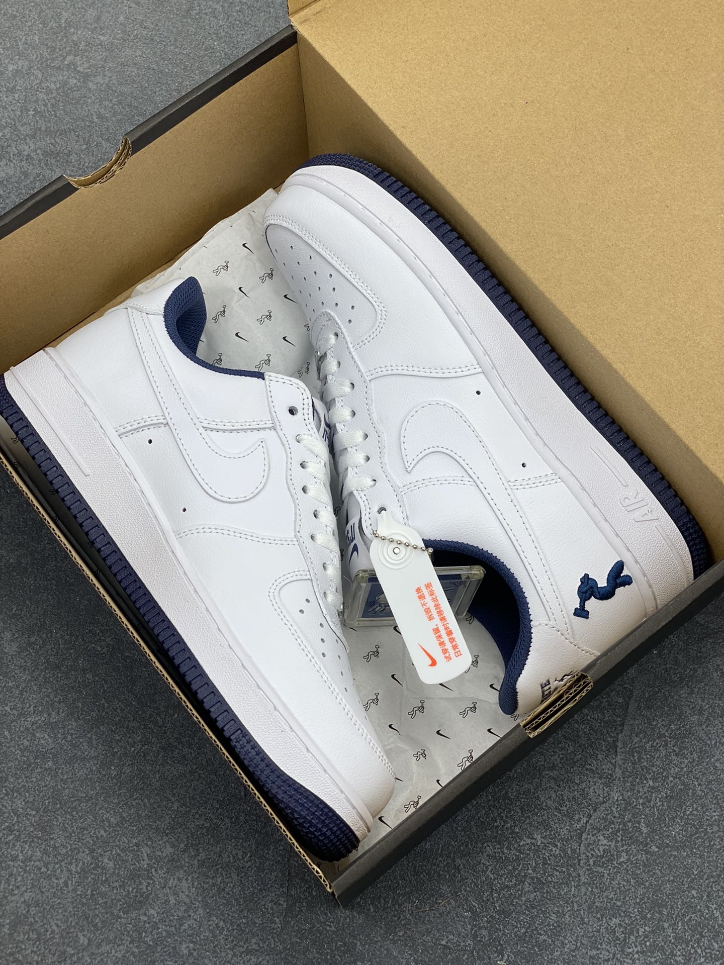 图片[9]-Air Force 1\’ 07 深蓝大锤 原楦头原纸板 打造纯正空军版型 专注外贸渠道 全掌内置蜂窝气垫 #原盒配件 原厂中底钢印、拉帮完美 货号：IB5720-100 尺码：36 36.5 37.5 38 38.5 39 40 40.5 41 42 42.5 43 44 44.5 45-选品中心