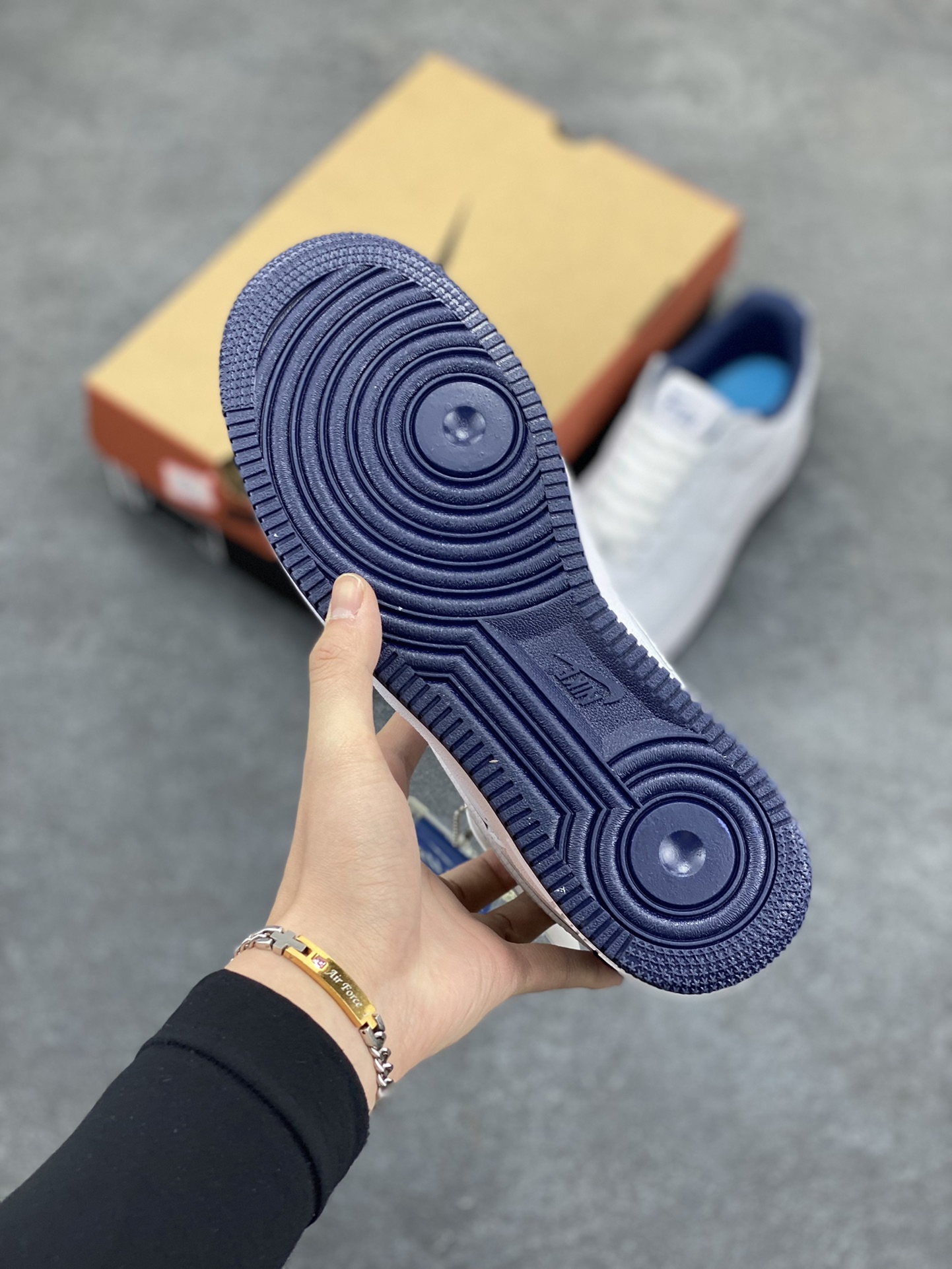 图片[5]-Air Force 1\’ 07 深蓝大锤 原楦头原纸板 打造纯正空军版型 专注外贸渠道 全掌内置蜂窝气垫 #原盒配件 原厂中底钢印、拉帮完美 货号：IB5720-100 尺码：36 36.5 37.5 38 38.5 39 40 40.5 41 42 42.5 43 44 44.5 45-选品中心