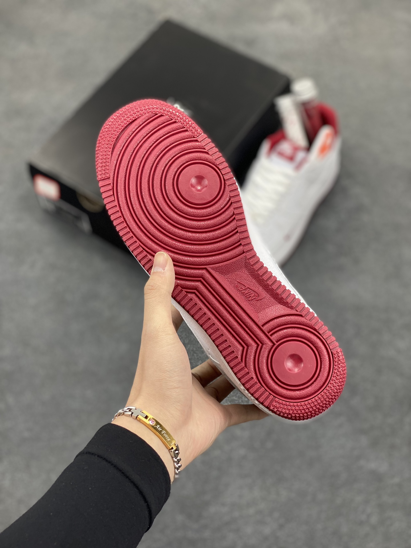 图片[5]-Air Force 1\’ 07 酒红小勾 原楦头原纸板 打造纯正空军版型 专注外贸渠道 全掌内置蜂窝气垫 #原盒配件 原厂中底钢印、拉帮完美 货号：HM9483-100 尺码：35.5 36 36.5 37.5 38 38.5 39 40 40.5 41 42 42.5 43 44 44.5 45-选品中心