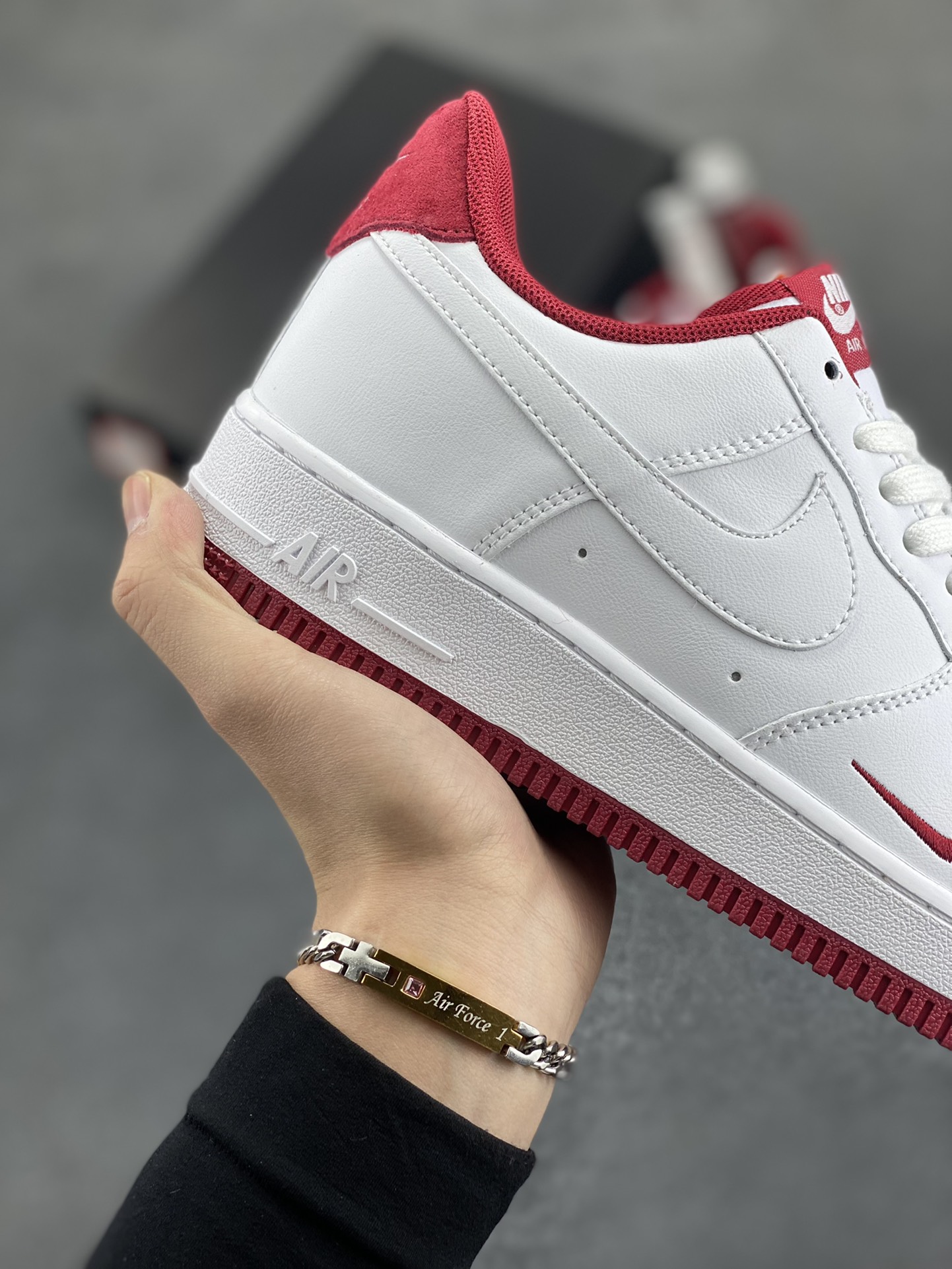 图片[6]-Air Force 1\’ 07 酒红小勾 原楦头原纸板 打造纯正空军版型 专注外贸渠道 全掌内置蜂窝气垫 #原盒配件 原厂中底钢印、拉帮完美 货号：HM9483-100 尺码：35.5 36 36.5 37.5 38 38.5 39 40 40.5 41 42 42.5 43 44 44.5 45-选品中心