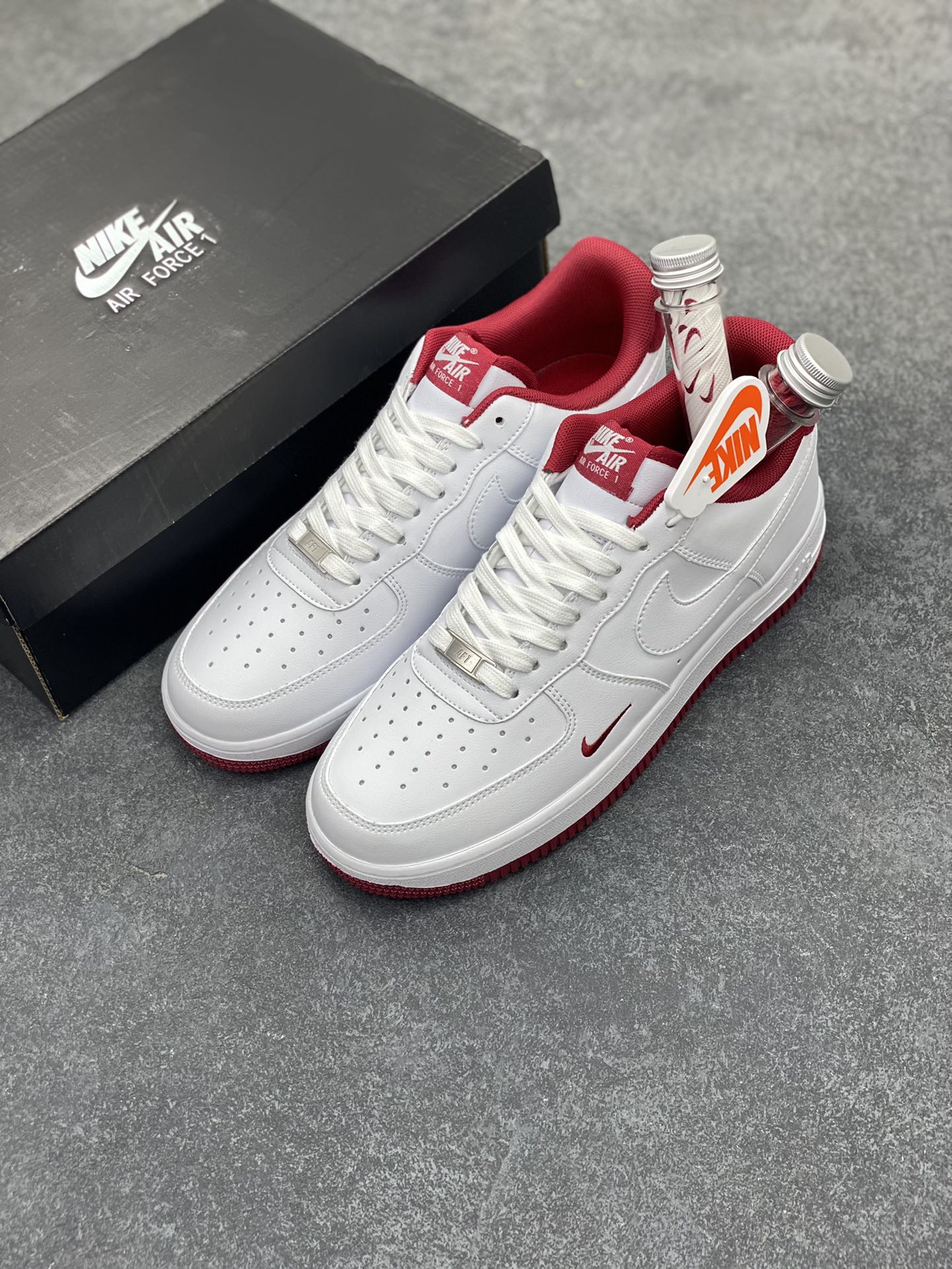 图片[8]-Air Force 1\’ 07 酒红小勾 原楦头原纸板 打造纯正空军版型 专注外贸渠道 全掌内置蜂窝气垫 #原盒配件 原厂中底钢印、拉帮完美 货号：HM9483-100 尺码：35.5 36 36.5 37.5 38 38.5 39 40 40.5 41 42 42.5 43 44 44.5 45-选品中心