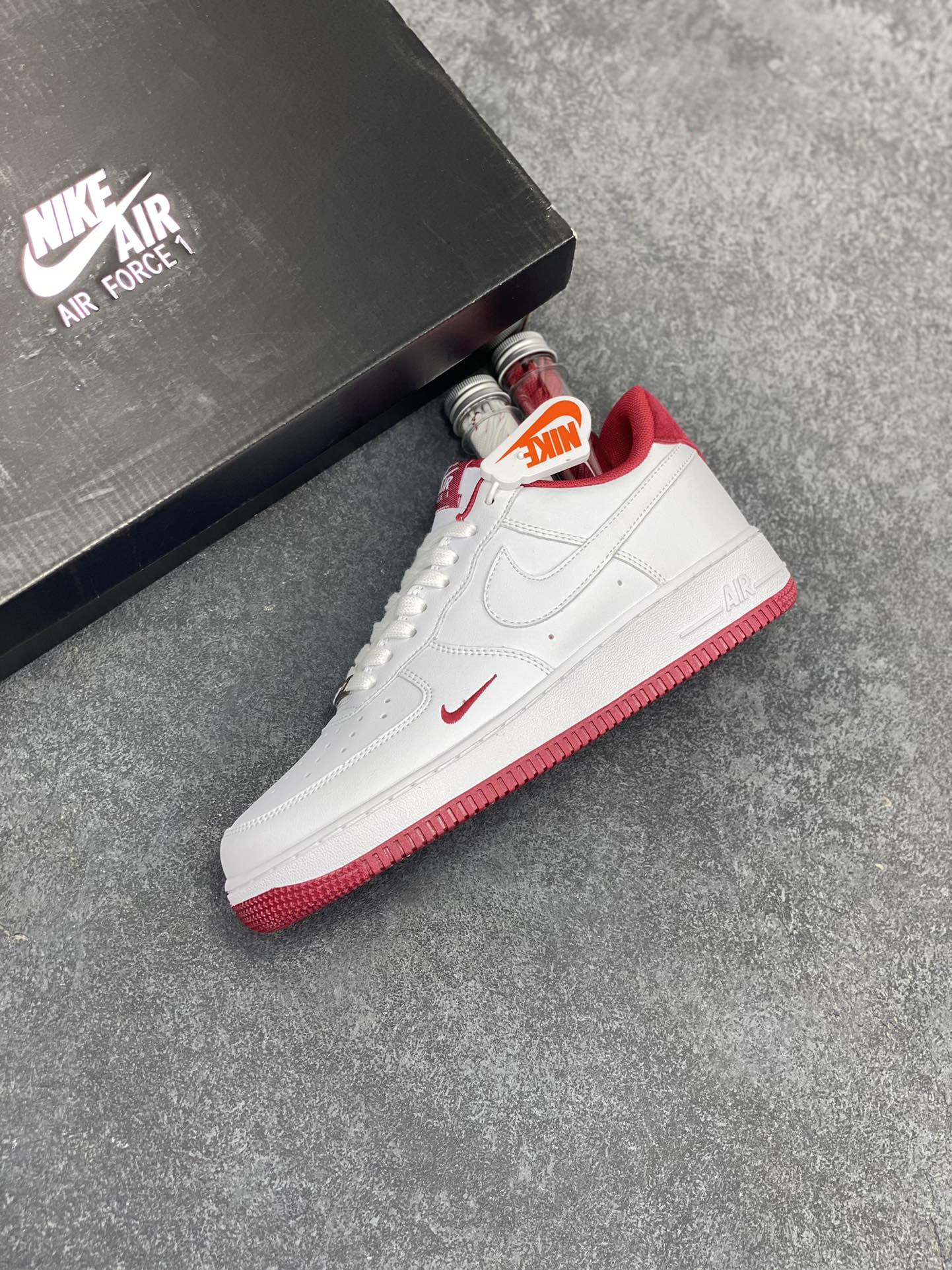 图片[7]-Air Force 1\’ 07 酒红小勾 原楦头原纸板 打造纯正空军版型 专注外贸渠道 全掌内置蜂窝气垫 #原盒配件 原厂中底钢印、拉帮完美 货号：HM9483-100 尺码：35.5 36 36.5 37.5 38 38.5 39 40 40.5 41 42 42.5 43 44 44.5 45-选品中心