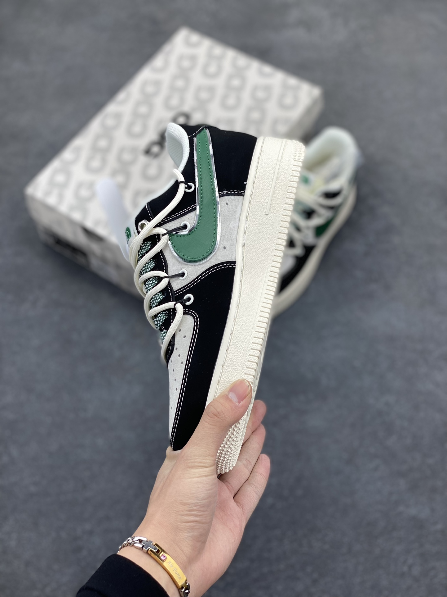 图片[3]-NIke Air Force 1 \’07 Low “北面联名–黑绿抽绳”空军一号 低帮 运动鞋 休闲鞋 折边针车 工艺难度大 原楦头原纸板 原装鞋盒 定制五金配件 内置全掌气垫 原厂鞋底 货号：SJ1198-110 尺码：36 36.5 37.5 38 38.5 39 40 40.5 41 42 42.5 43 44 44.5 45-选品中心